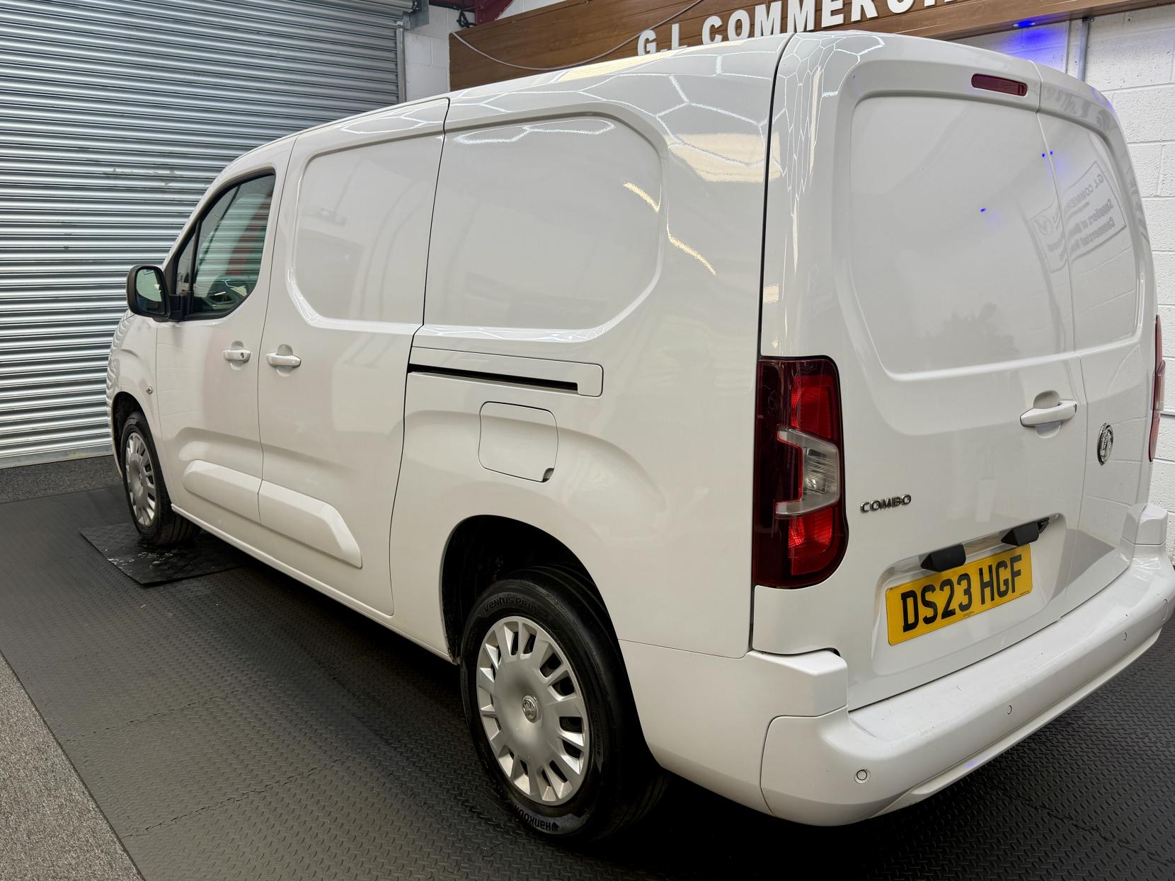 2023 Vauxhall Combo 1.5 Turbo D 2300 Pro Panel Van 6dr Diesel Manual L2 H1 Euro 6 (s/s) (100 ps) - Thumbnail 2