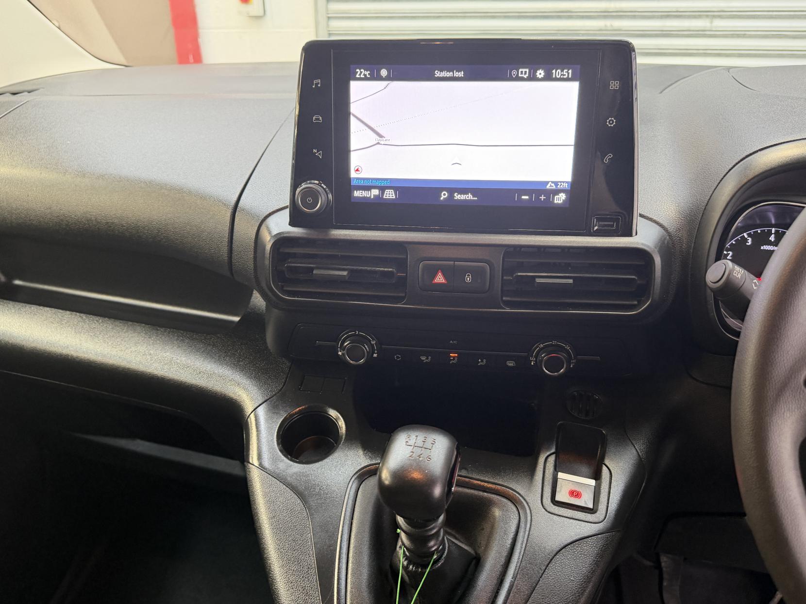 2023 Vauxhall Combo 1.5 Turbo D 2300 Pro Panel Van 6dr Diesel Manual L2 H1 Euro 6 (s/s) (100 ps) - Thumbnail 11