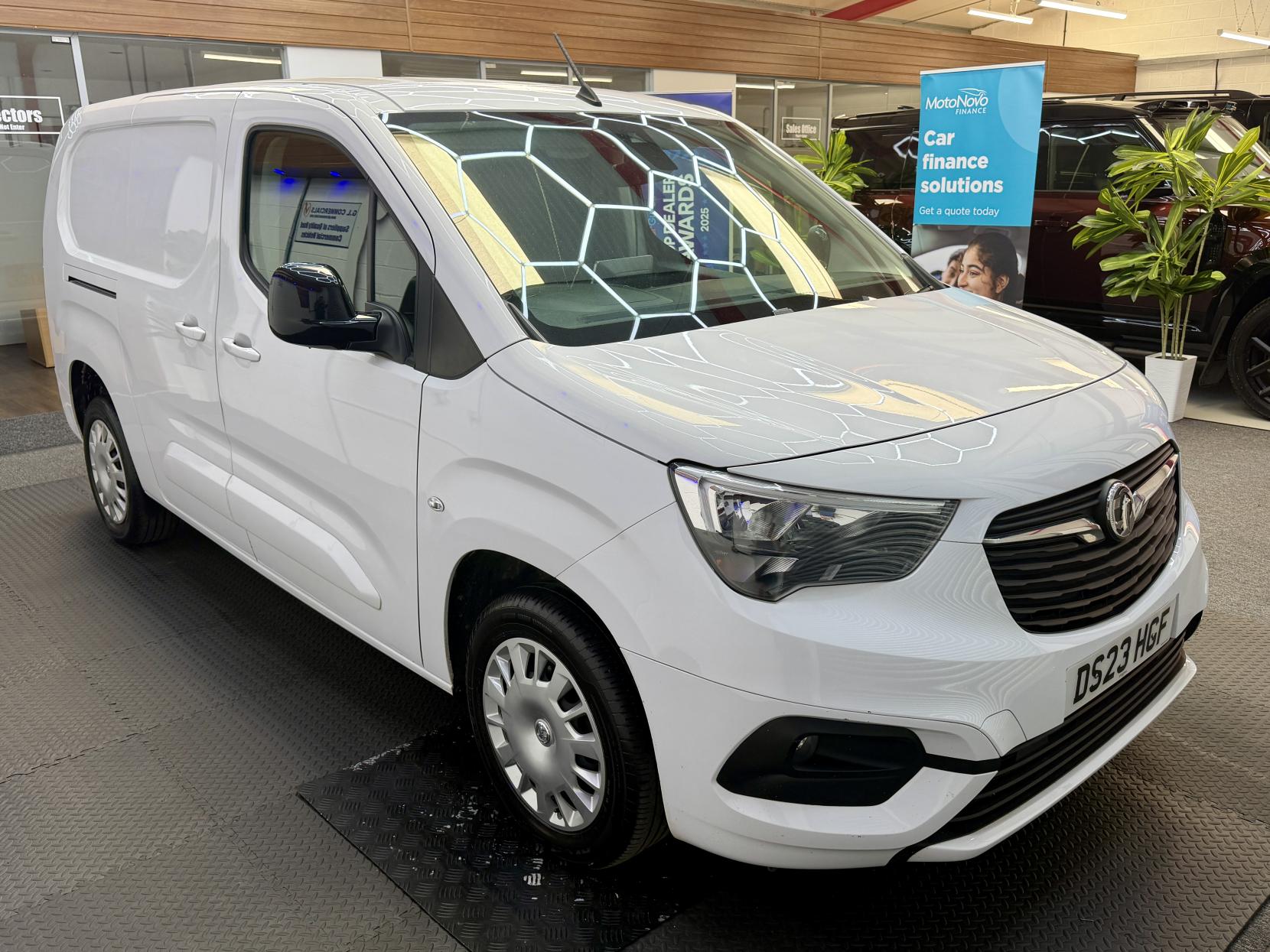 2023 Vauxhall Combo 1.5 Turbo D 2300 Pro Panel Van 6dr Diesel Manual L2 H1 Euro 6 (s/s) (100 ps) - Thumbnail 6
