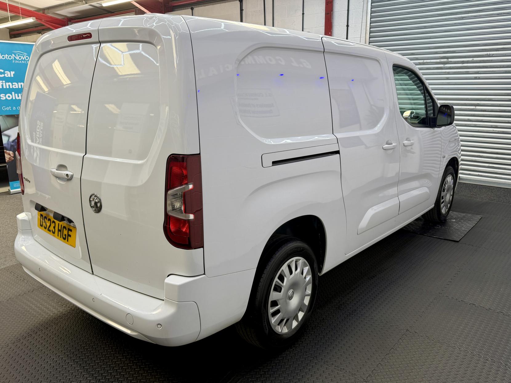 2023 Vauxhall Combo 1.5 Turbo D 2300 Pro Panel Van 6dr Diesel Manual L2 H1 Euro 6 (s/s) (100 ps) - Thumbnail 3