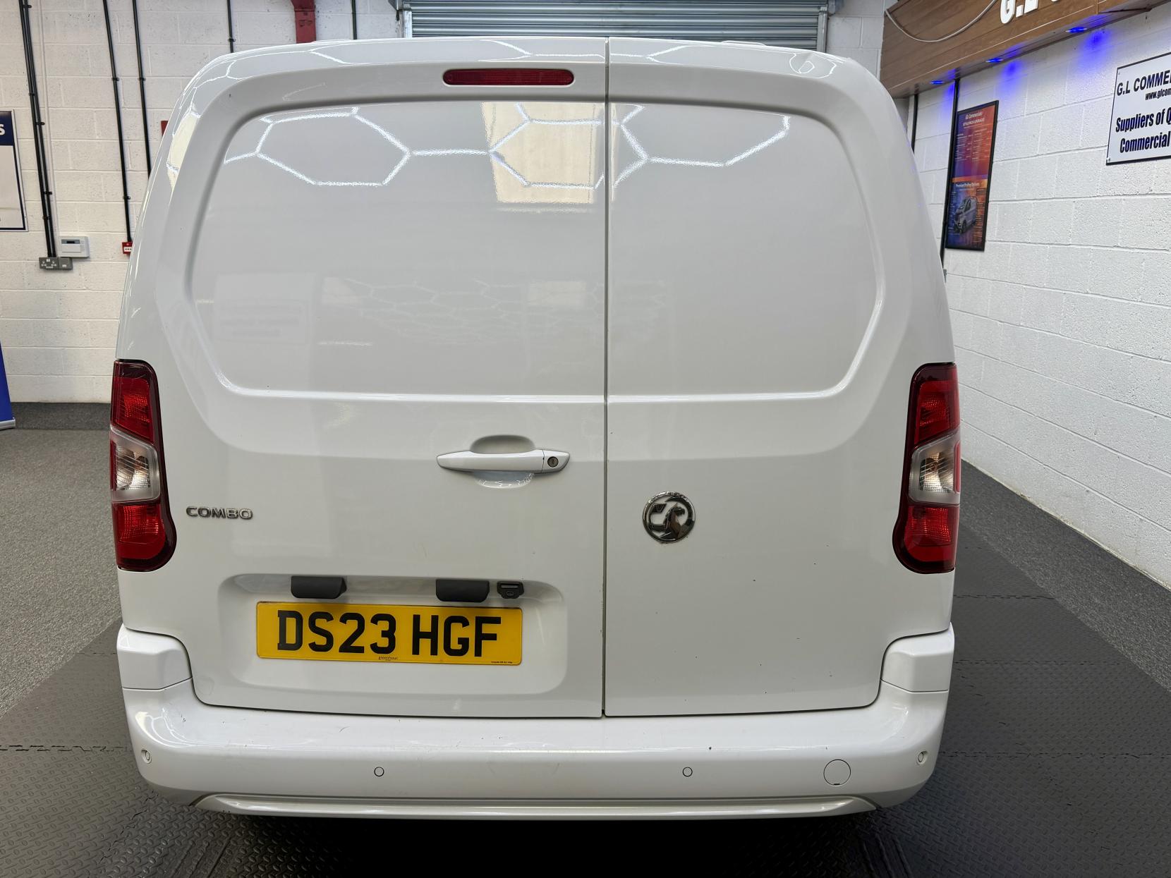 2023 Vauxhall Combo 1.5 Turbo D 2300 Pro Panel Van 6dr Diesel Manual L2 H1 Euro 6 (s/s) (100 ps) - Thumbnail 4