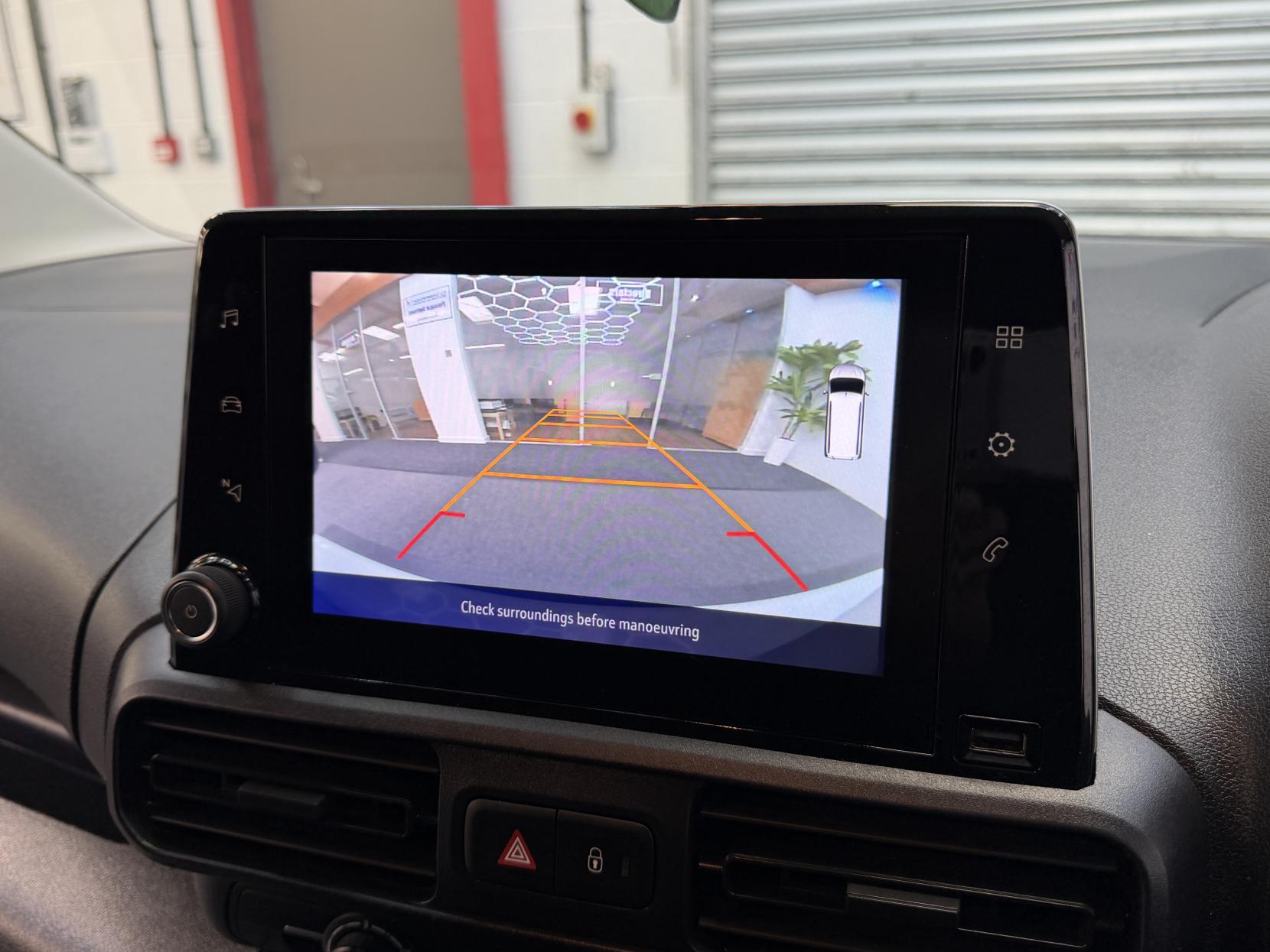 2023 Vauxhall Combo 1.5 Turbo D 2300 Pro Panel Van 6dr Diesel Manual L2 H1 Euro 6 (s/s) (100 ps) - Thumbnail 4