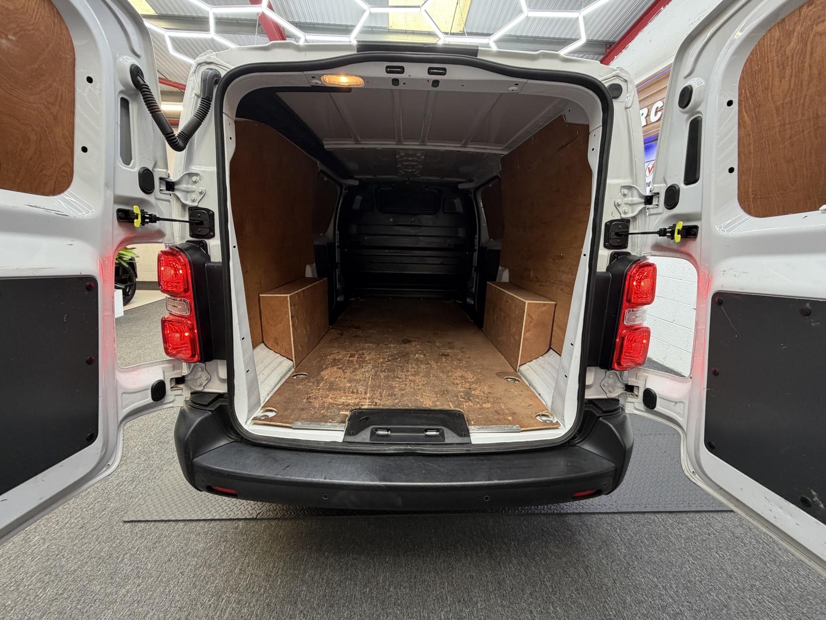 2022 Vauxhall Vivaro 1.5 Turbo D 2900 Dynamic Panel Van 6dr Diesel Manual L2 H1 Euro 6 (s/s) (100 ps) - Thumbnail 13