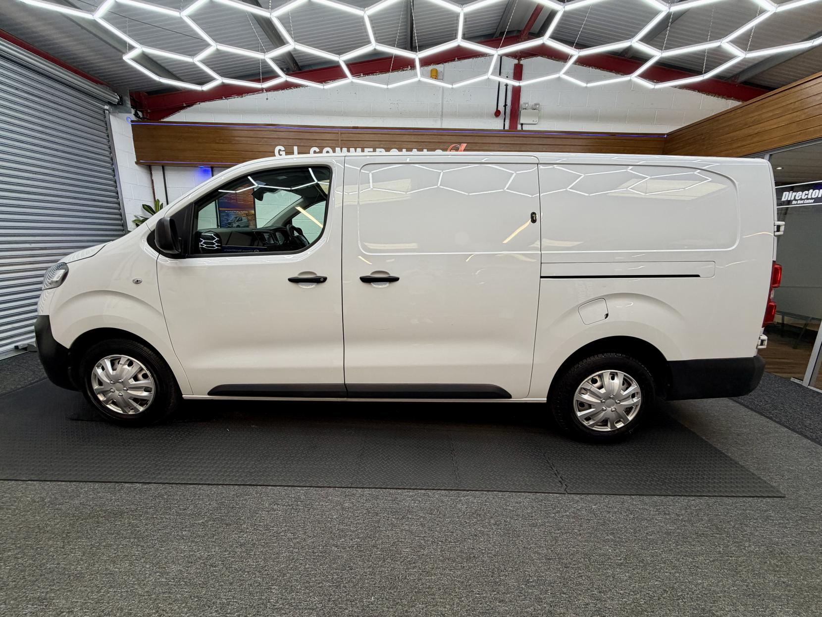 2022 Vauxhall Vivaro 1.5 Turbo D 2900 Dynamic Panel Van 6dr Diesel Manual L2 H1 Euro 6 (s/s) (100 ps) - Thumbnail 2