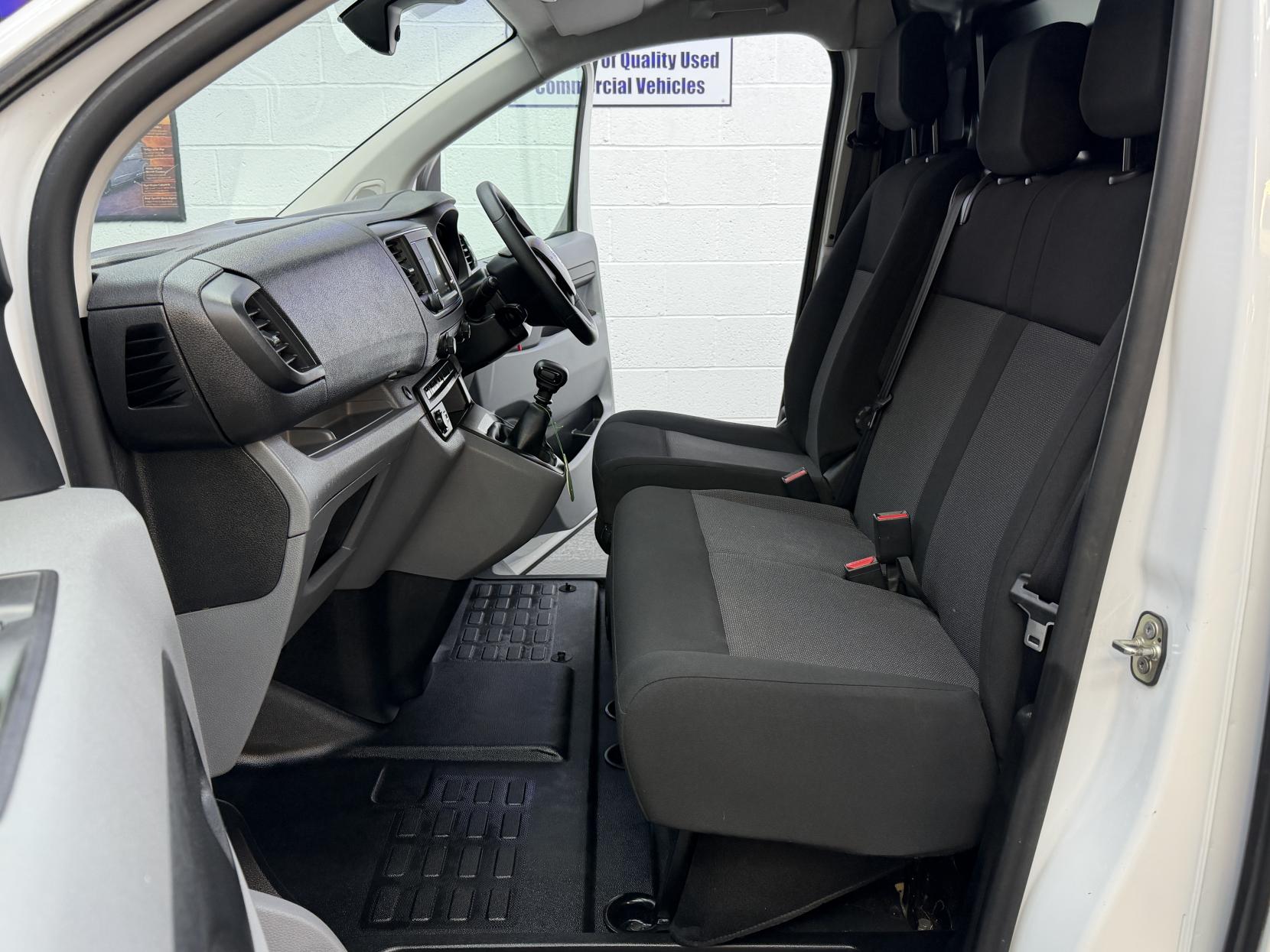 2022 Vauxhall Vivaro 1.5 Turbo D 2900 Dynamic Panel Van 6dr Diesel Manual L2 H1 Euro 6 (s/s) (100 ps) - Thumbnail 17