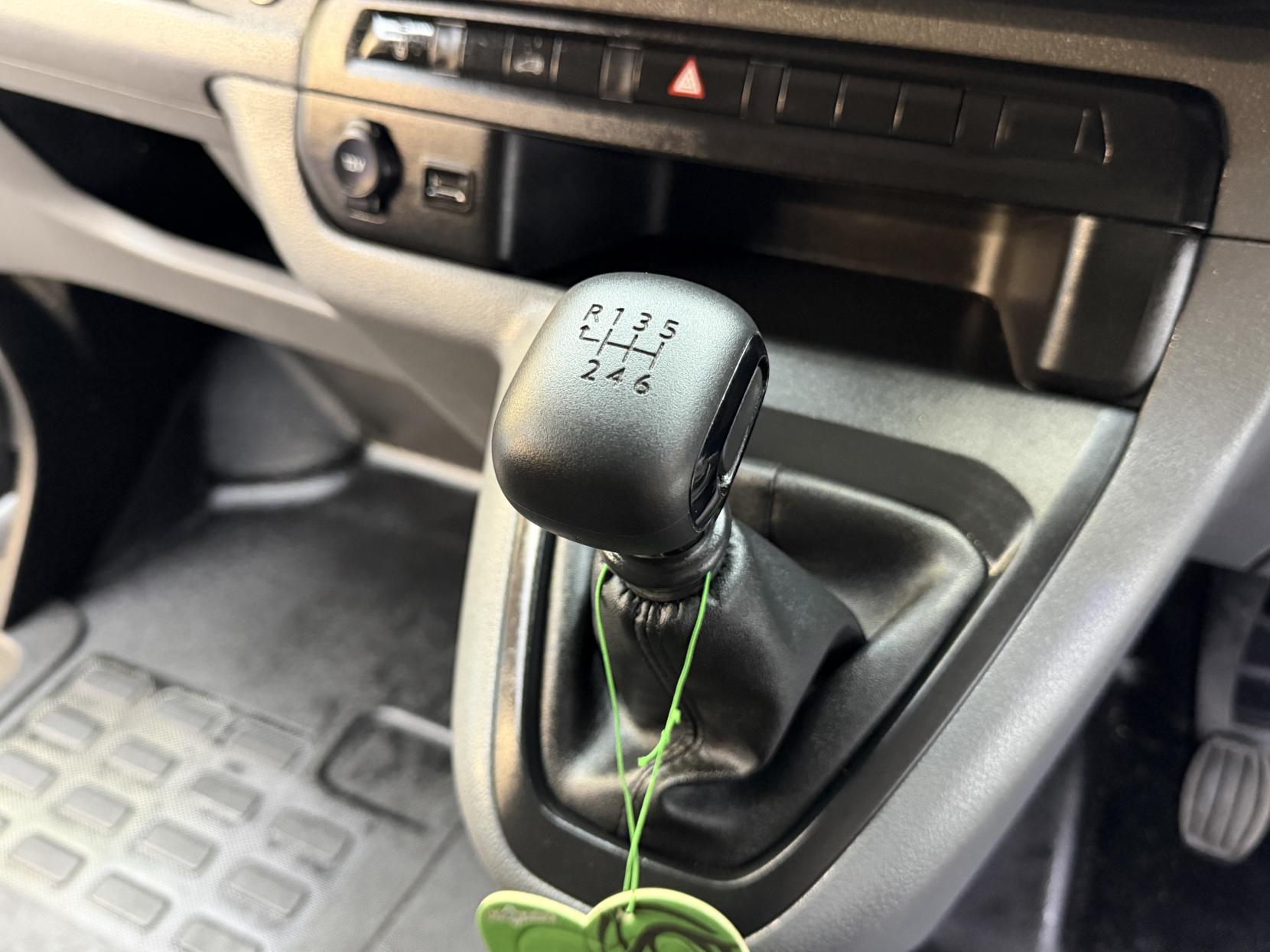 2022 Vauxhall Vivaro 1.5 Turbo D 2900 Dynamic Panel Van 6dr Diesel Manual L2 H1 Euro 6 (s/s) (100 ps) - Thumbnail 15