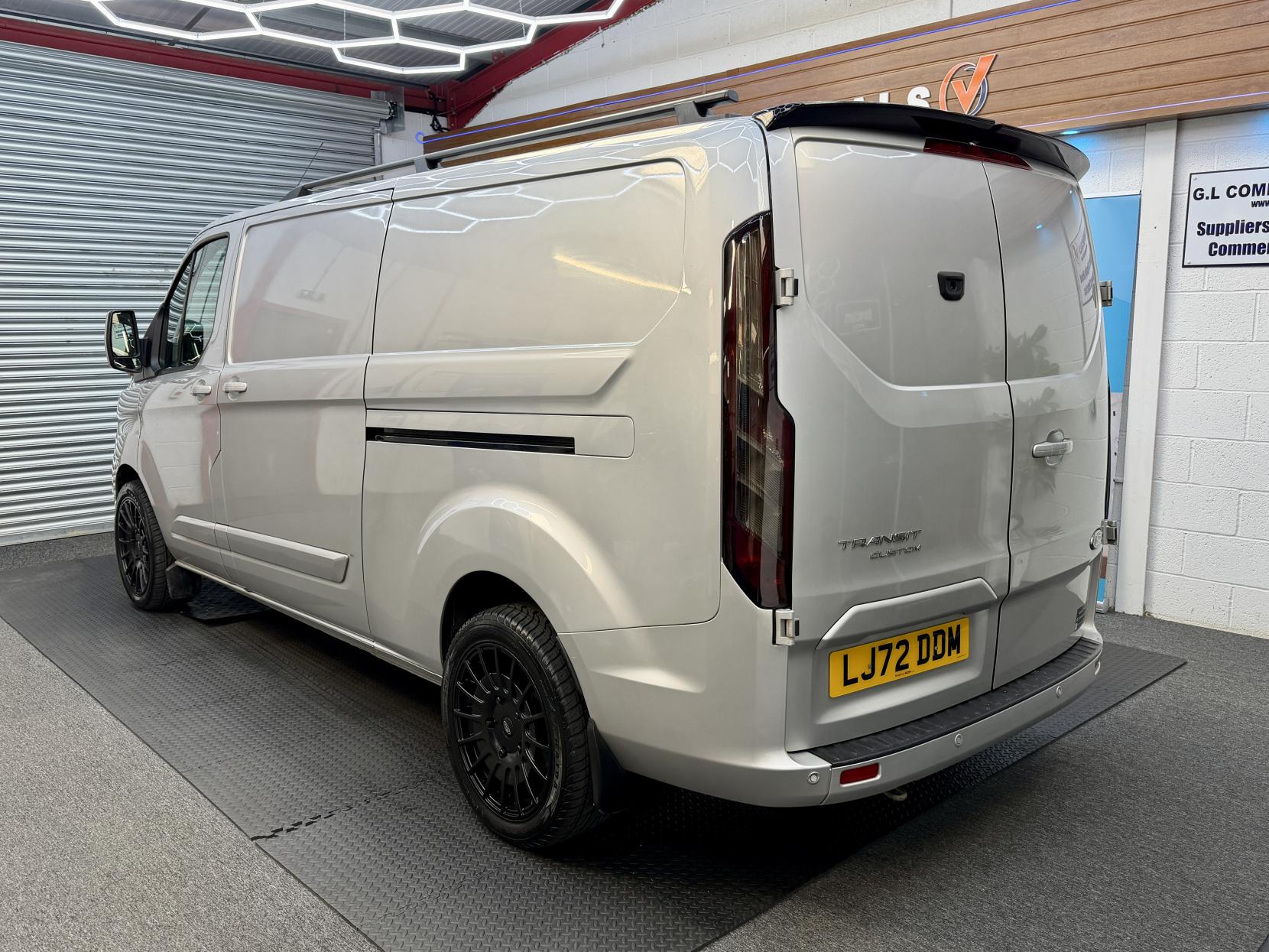 2023 Ford Transit Custom 2.0 300 EcoBlue Limited Panel Van 5dr Diesel Manual L2 H1 Euro 6 (s/s) (130 ps) - Thumbnail 5
