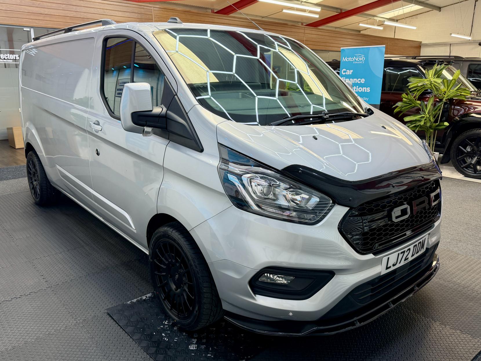 2023 Ford Transit Custom 2.0 300 EcoBlue Limited Panel Van 5dr Diesel Manual L2 H1 Euro 6 (s/s) (130 ps) - Thumbnail 9