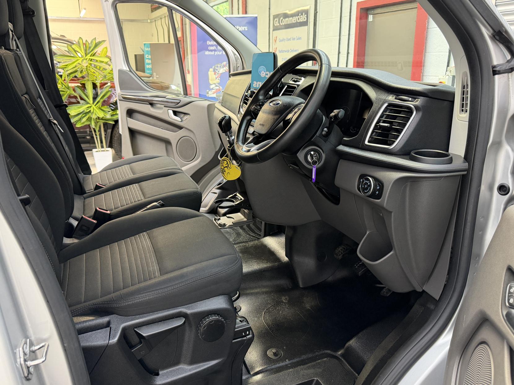2023 Ford Transit Custom 2.0 300 EcoBlue Limited Panel Van 5dr Diesel Manual L2 H1 Euro 6 (s/s) (130 ps) - Thumbnail 13