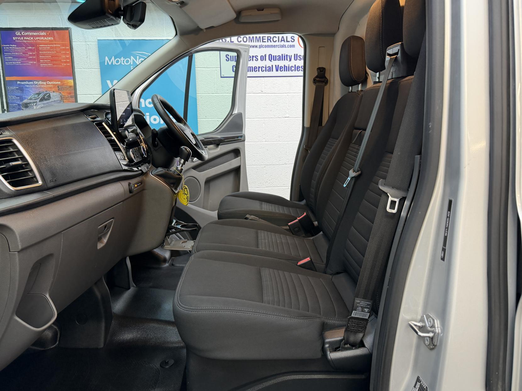 2023 Ford Transit Custom 2.0 300 EcoBlue Limited Panel Van 5dr Diesel Manual L2 H1 Euro 6 (s/s) (130 ps) - Thumbnail 14