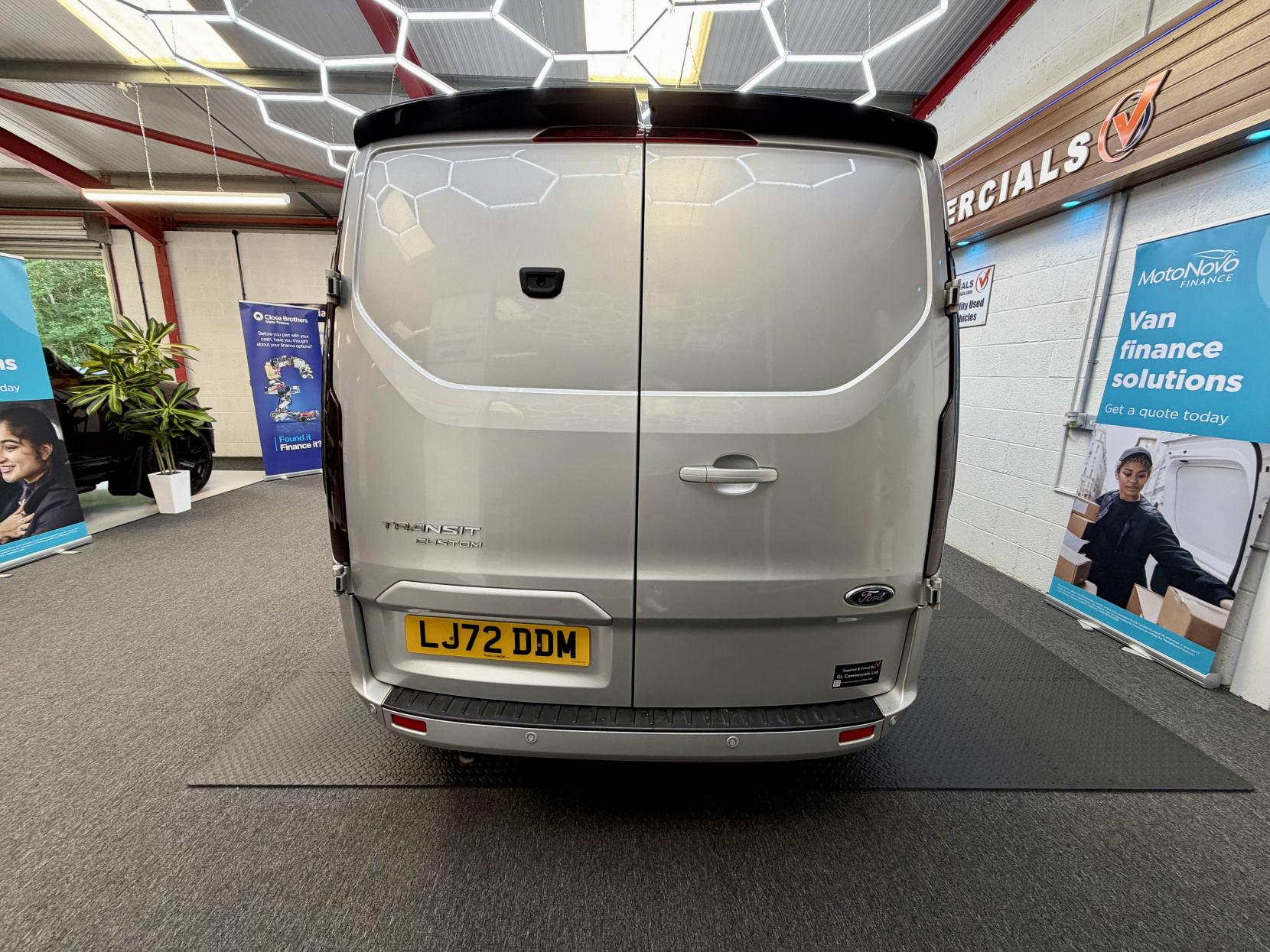 2023 Ford Transit Custom 2.0 300 EcoBlue Limited Panel Van 5dr Diesel Manual L2 H1 Euro 6 (s/s) (130 ps) - Thumbnail 8