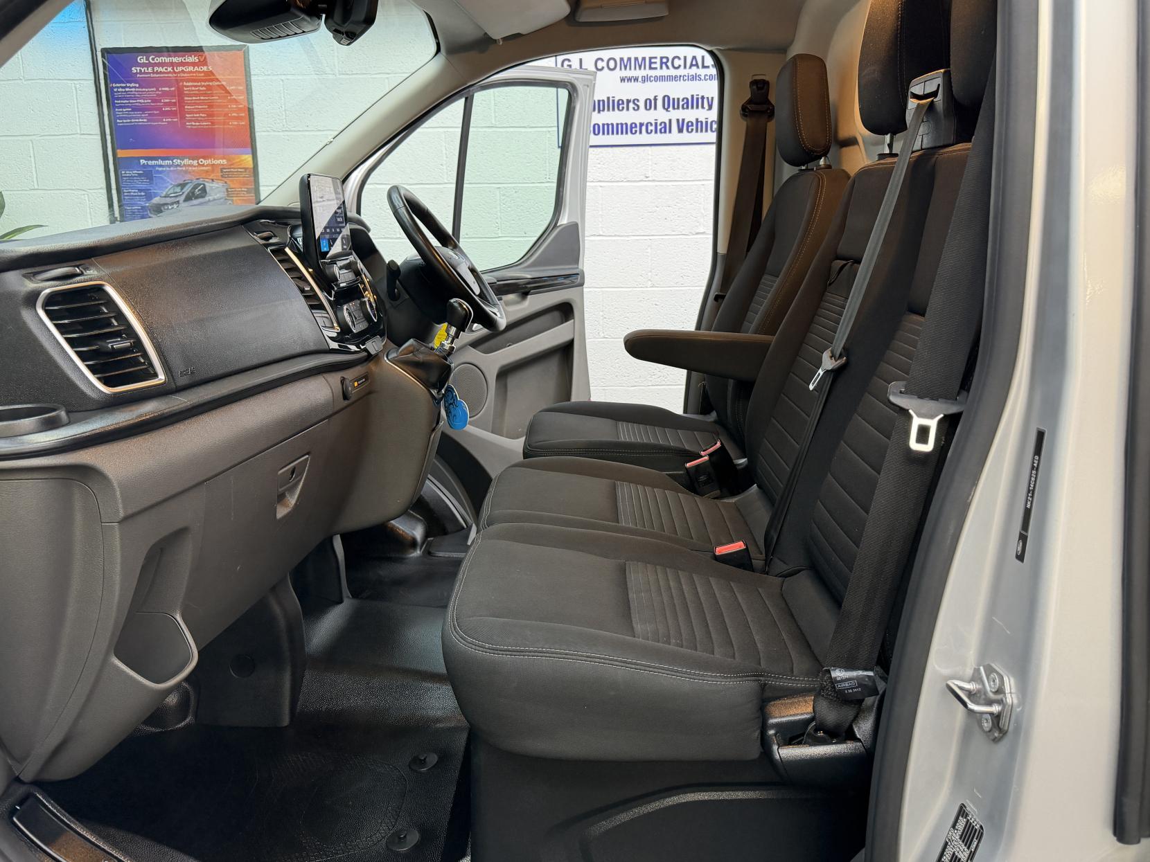 2023 Ford Transit Custom 2.0 300 EcoBlue Limited Panel Van 5dr Diesel Manual L2 H1 Euro 6 (s/s) (130 ps) - Thumbnail 4