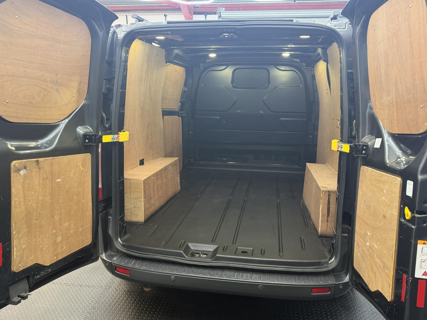 2017 Ford Transit Custom 2.0 TDCi 290 Limited L1* PREMIUM STYLING KIT * - Thumbnail 20