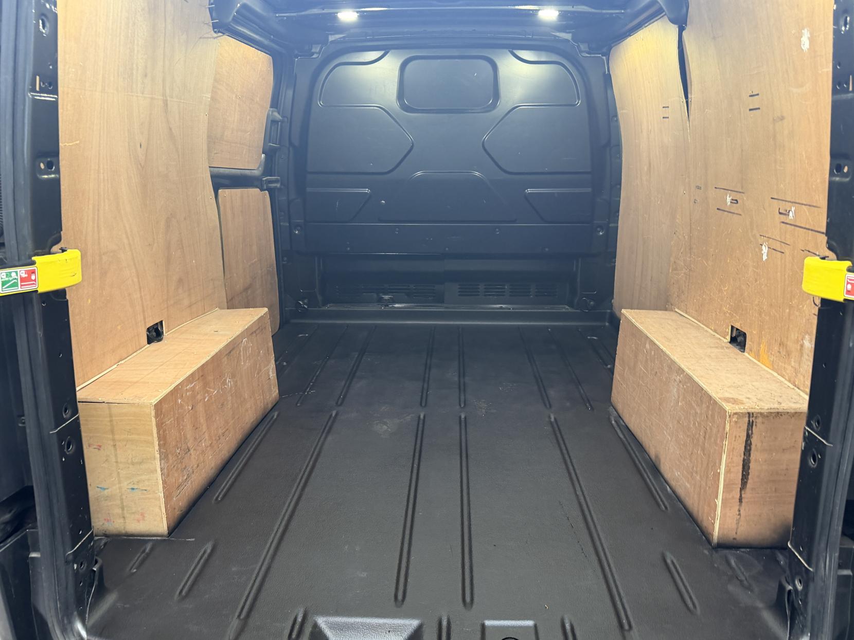 2017 Ford Transit Custom 2.0 TDCi 290 Limited L1* PREMIUM STYLING KIT * - Thumbnail 14