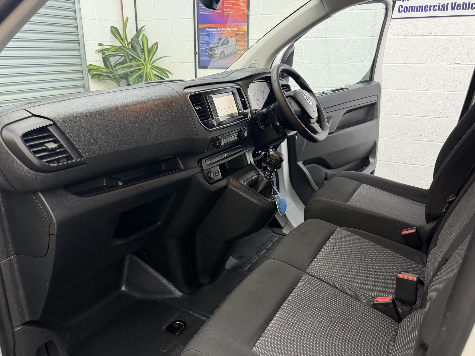 2023 Vauxhall Vivaro 1.5 Turbo D 2900 Pro Panel Van 6dr Diesel Manual L1 H1 Euro 6 (s/s) (100 ps) - Thumbnail 18