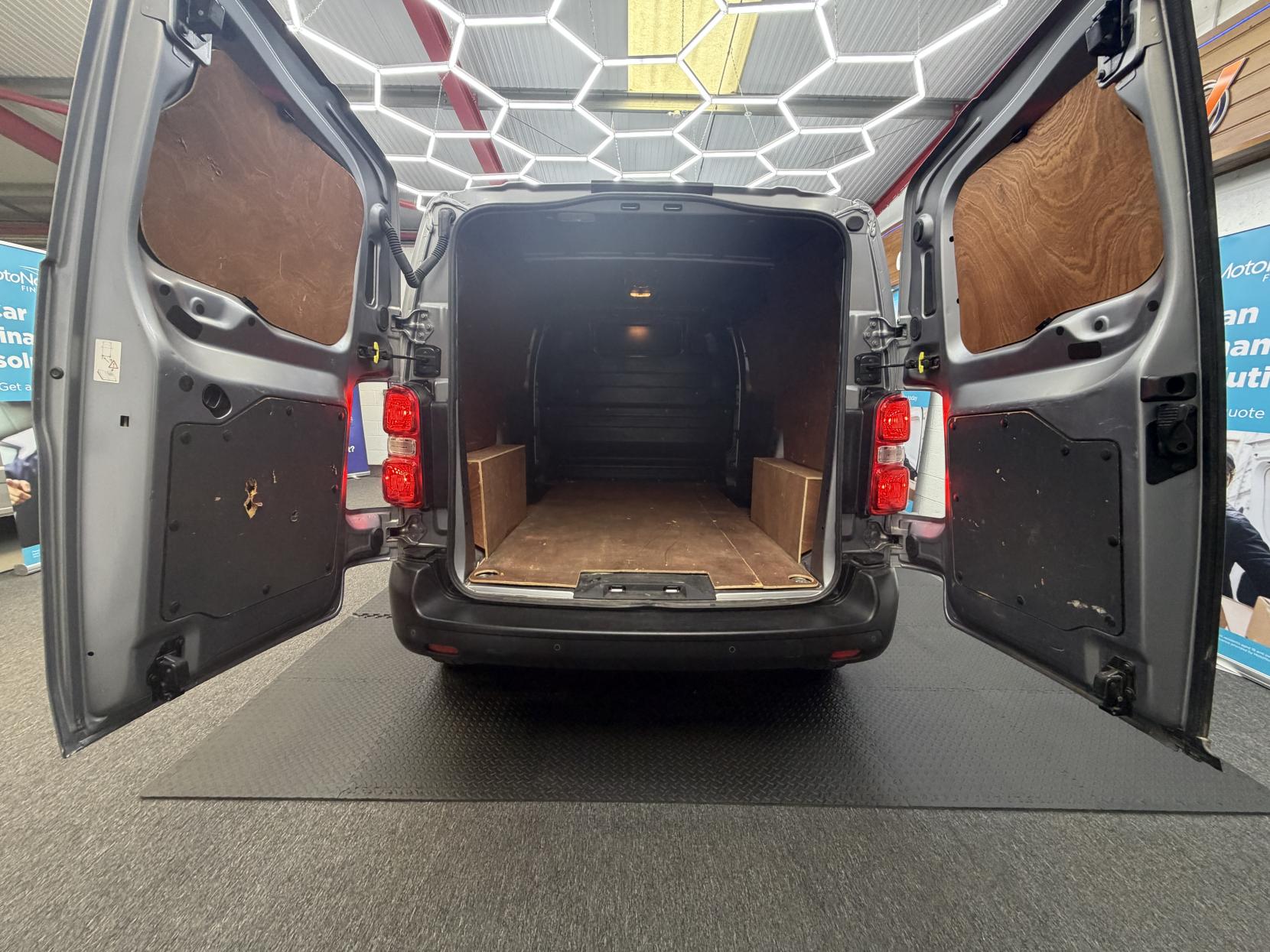 2022 Vauxhall Vivaro 1.5 Turbo D 2900 Dynamic Panel Van 6dr Diesel Manual L1 H1 Euro 6 (s/s) (100 ps) - Thumbnail 13