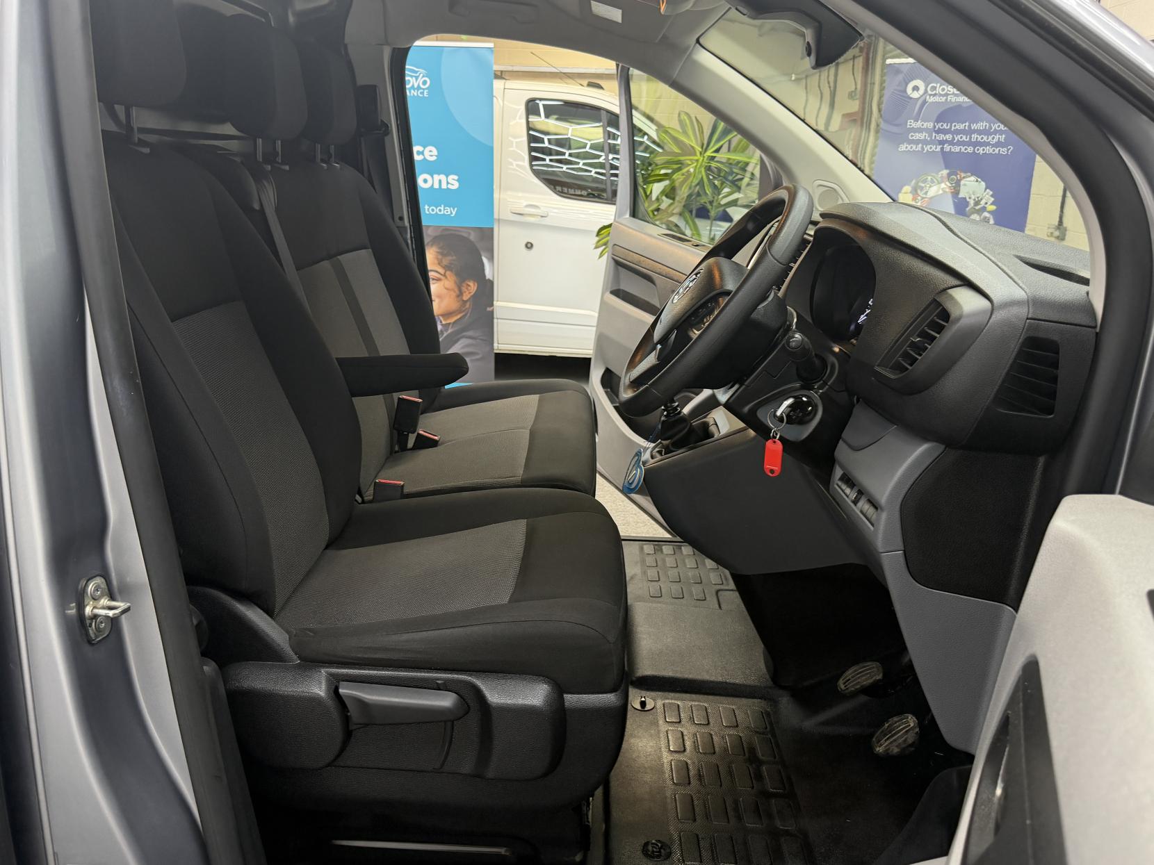 2022 Vauxhall Vivaro 1.5 Turbo D 2900 Dynamic Panel Van 6dr Diesel Manual L1 H1 Euro 6 (s/s) (100 ps) - Thumbnail 9