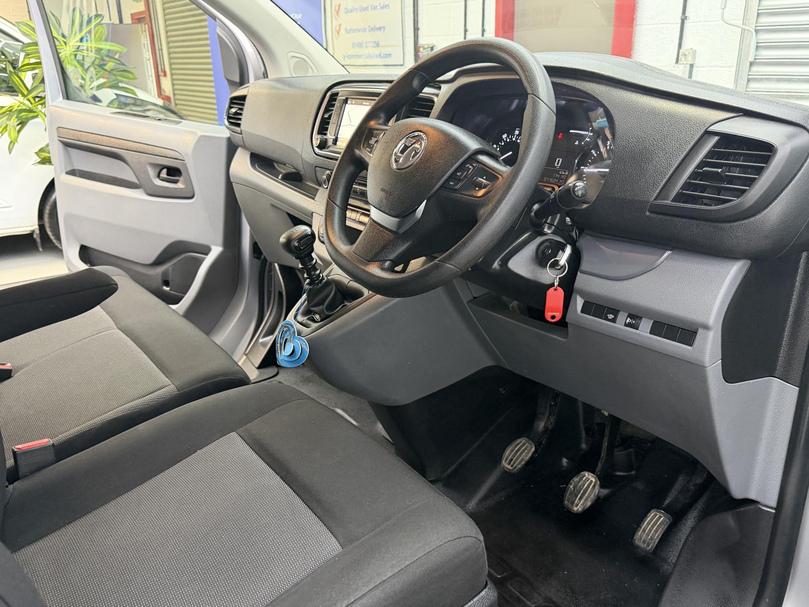 2022 Vauxhall Vivaro 1.5 Turbo D 2900 Dynamic Panel Van 6dr Diesel Manual L1 H1 Euro 6 (s/s) (100 ps) - Thumbnail 17