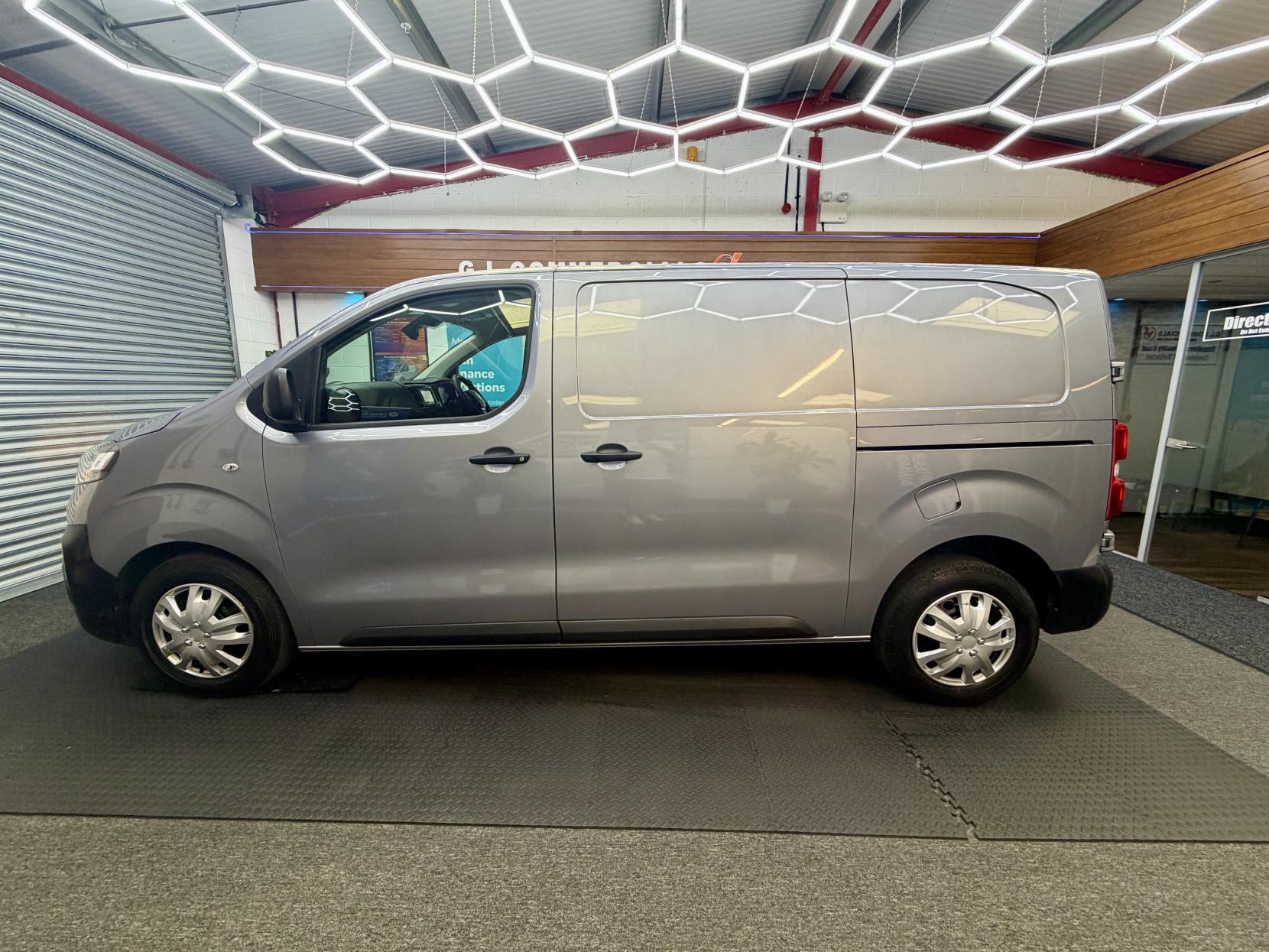 2022 Vauxhall Vivaro 1.5 Turbo D 2900 Dynamic Panel Van 6dr Diesel Manual L1 H1 Euro 6 (s/s) (100 ps) - Thumbnail 2