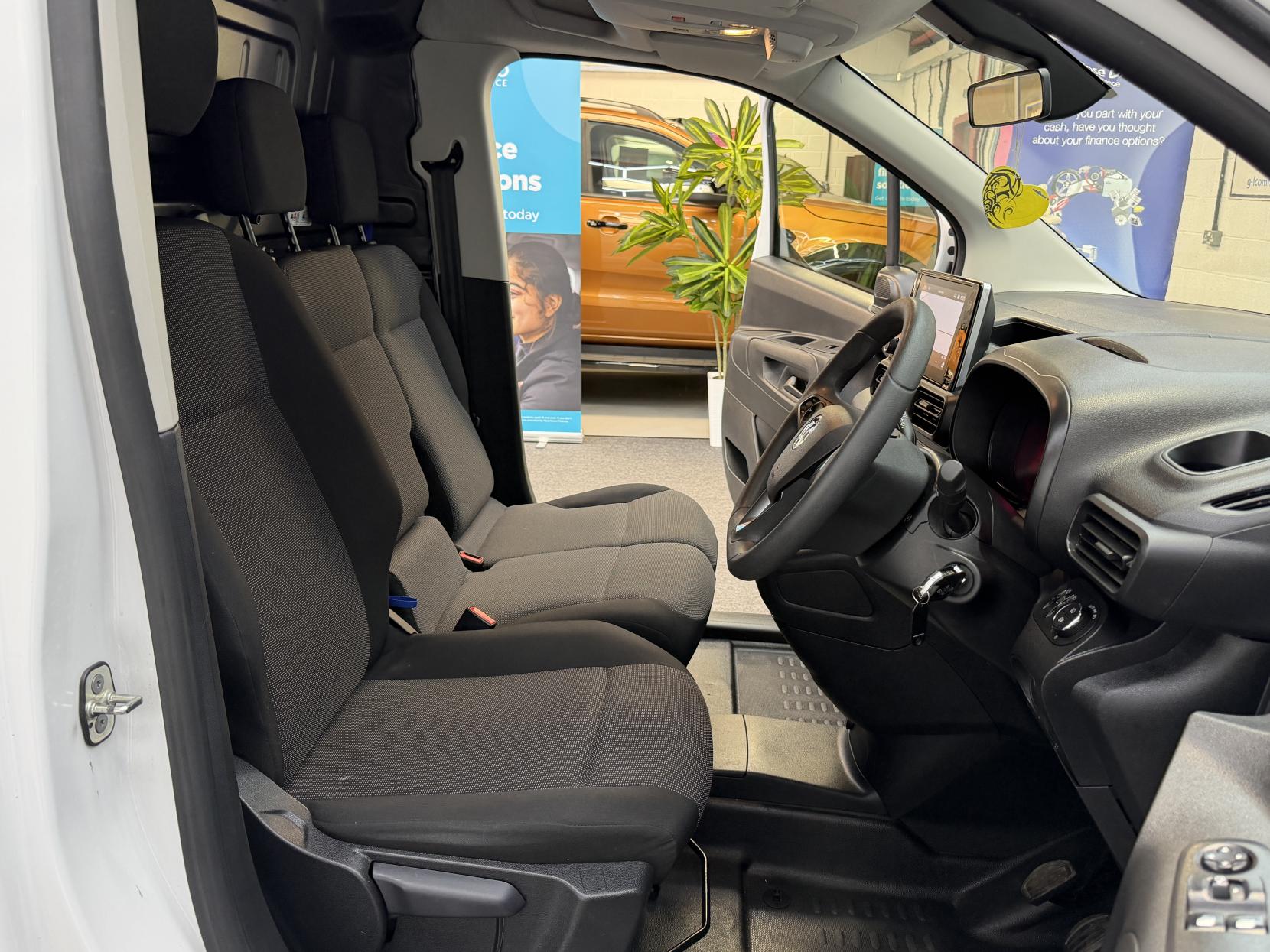 2023 Vauxhall Combo 1.5 Turbo D 2300 Pro Panel Van 5dr Diesel Manual L1 H1 Euro 6 (s/s) (100 ps) - Thumbnail 11
