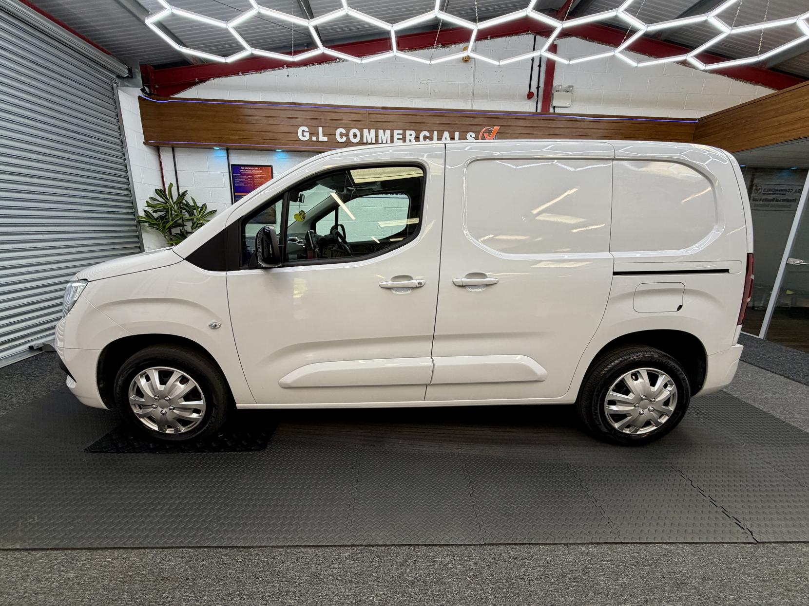 2023 Vauxhall Combo 1.5 Turbo D 2300 Pro Panel Van 5dr Diesel Manual L1 H1 Euro 6 (s/s) (100 ps) - Thumbnail 2