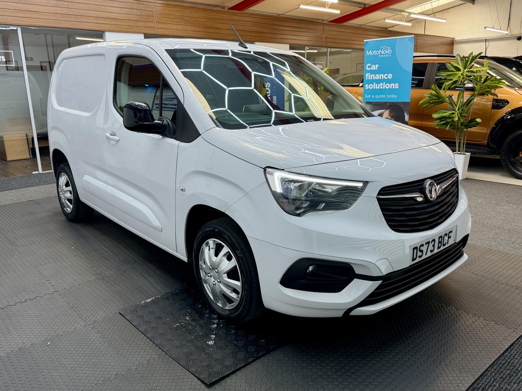 2023 Vauxhall Combo 1.5 Turbo D 2300 Pro Panel Van 5dr Diesel Manual L1 H1 Euro 6 (s/s) (100 ps) - Thumbnail 4