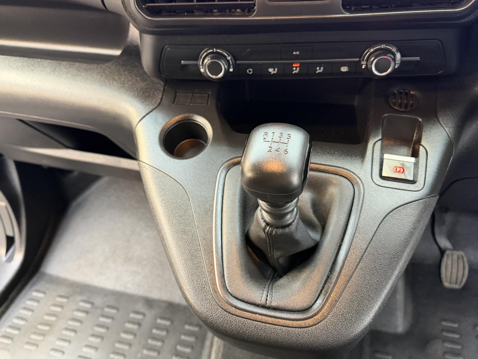 2023 Vauxhall Combo 1.5 Turbo D 2300 Pro Panel Van 5dr Diesel Manual L1 H1 Euro 6 (s/s) (100 ps) - Thumbnail 17