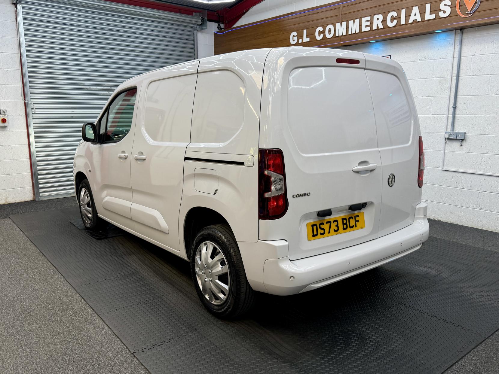 2023 Vauxhall Combo 1.5 Turbo D 2300 Pro Panel Van 5dr Diesel Manual L1 H1 Euro 6 (s/s) (100 ps) - Thumbnail 5