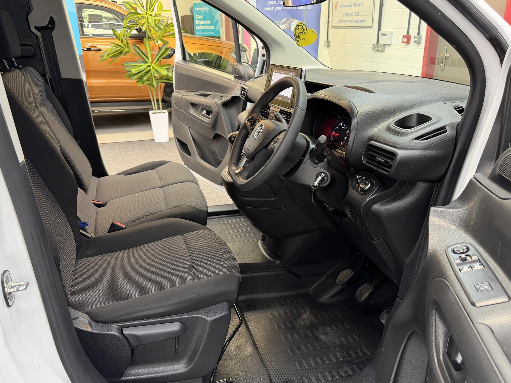 2023 Vauxhall Combo 1.5 Turbo D 2300 Pro Panel Van 5dr Diesel Manual L1 H1 Euro 6 (s/s) (100 ps) - Thumbnail 10