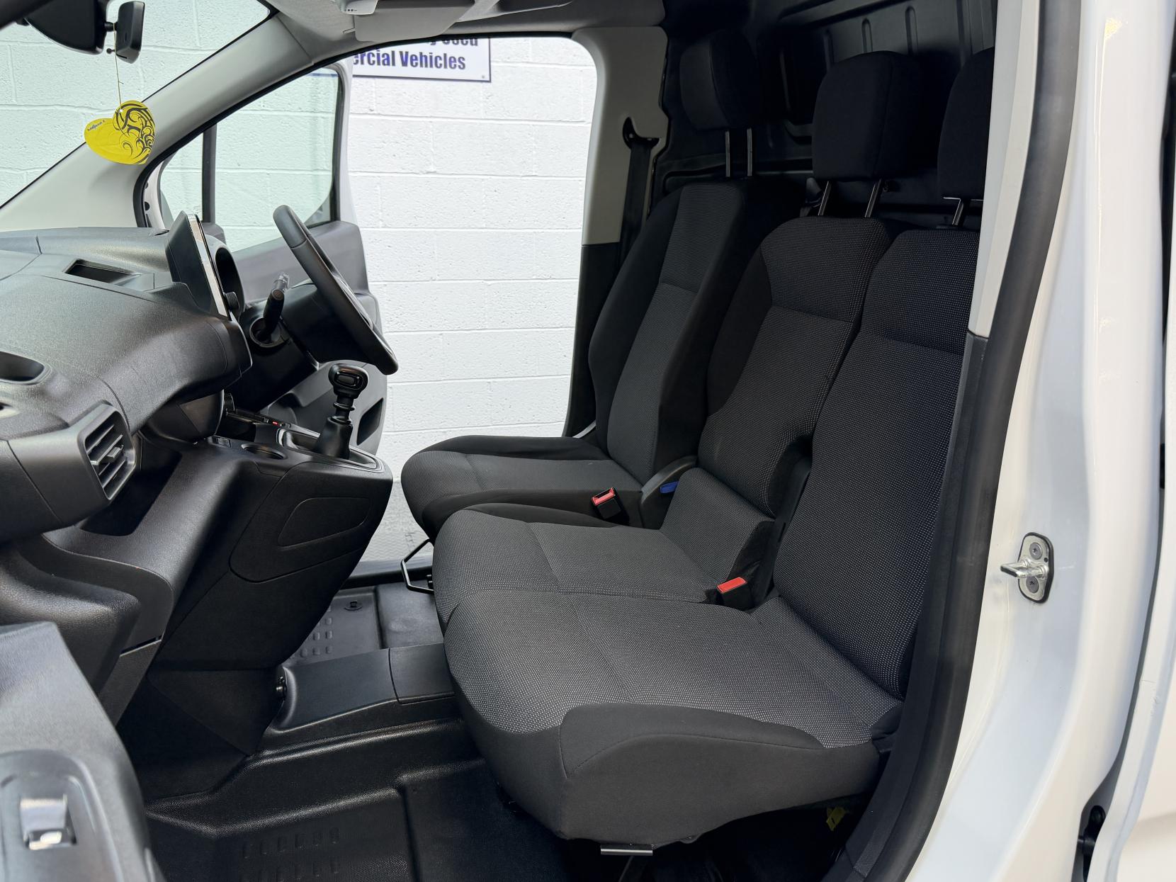 2023 Vauxhall Combo 1.5 Turbo D 2300 Pro Panel Van 5dr Diesel Manual L1 H1 Euro 6 (s/s) (100 ps) - Thumbnail 20