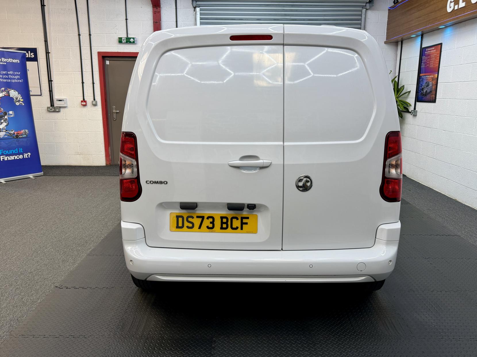 2023 Vauxhall Combo 1.5 Turbo D 2300 Pro Panel Van 5dr Diesel Manual L1 H1 Euro 6 (s/s) (100 ps) - Thumbnail 7