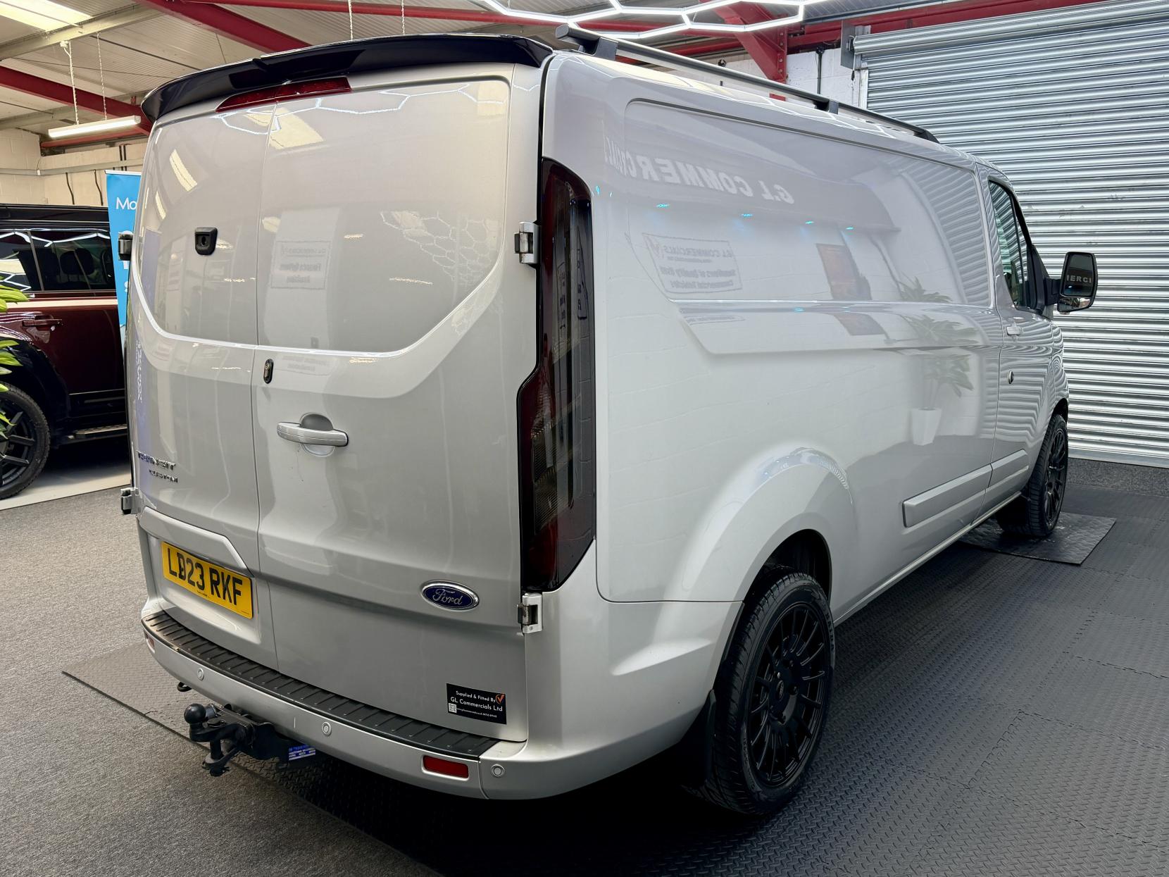 2023 Ford Transit Custom 2.0 300 EcoBlue Limited Panel Van 5dr Diesel Manual L2 H1 Euro 6 (s/s) (130 ps) - Thumbnail 5