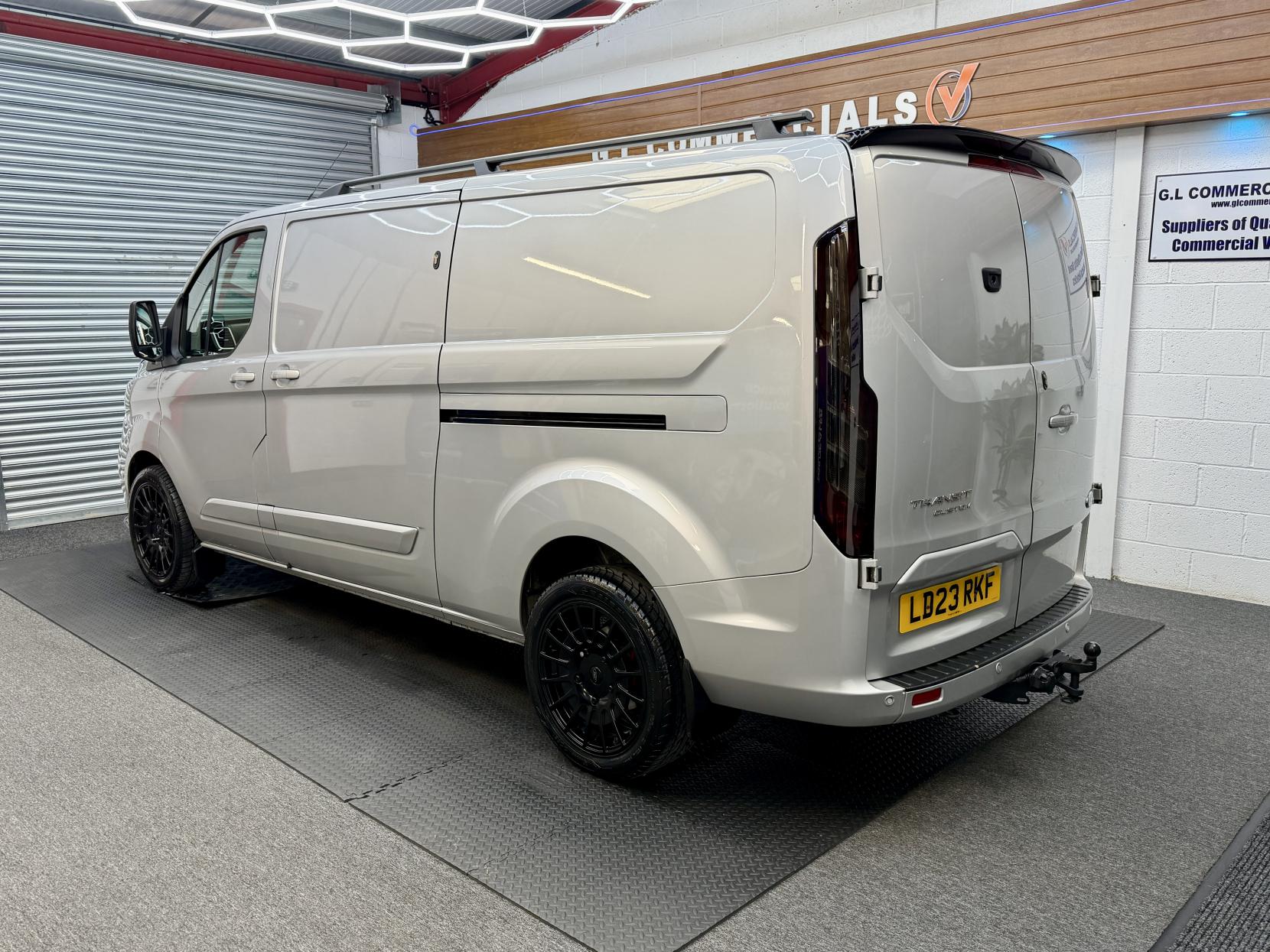2023 Ford Transit Custom 2.0 300 EcoBlue Limited Panel Van 5dr Diesel Manual L2 H1 Euro 6 (s/s) (130 ps) - Thumbnail 9