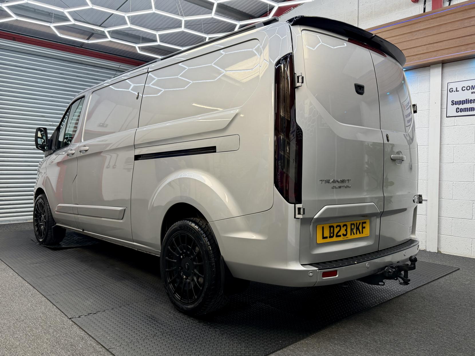 2023 Ford Transit Custom 2.0 300 EcoBlue Limited Panel Van 5dr Diesel Manual L2 H1 Euro 6 (s/s) (130 ps) - Thumbnail 4
