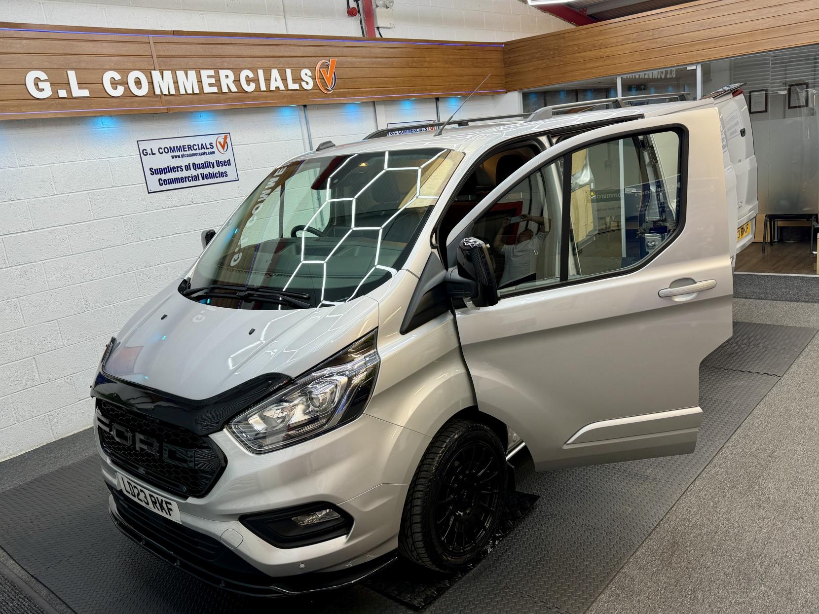 2023 Ford Transit Custom 2.0 300 EcoBlue Limited Panel Van 5dr Diesel Manual L2 H1 Euro 6 (s/s) (130 ps) - Thumbnail 3