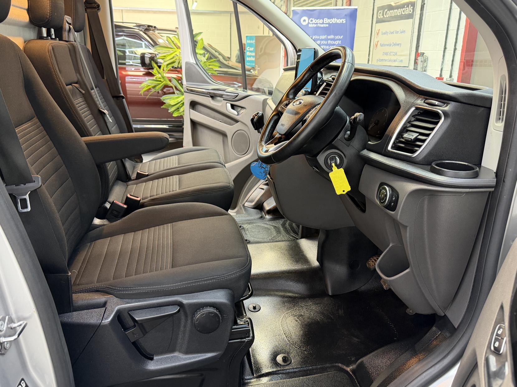 2023 Ford Transit Custom 2.0 300 EcoBlue Limited Panel Van 5dr Diesel Manual L2 H1 Euro 6 (s/s) (130 ps) - Thumbnail 13