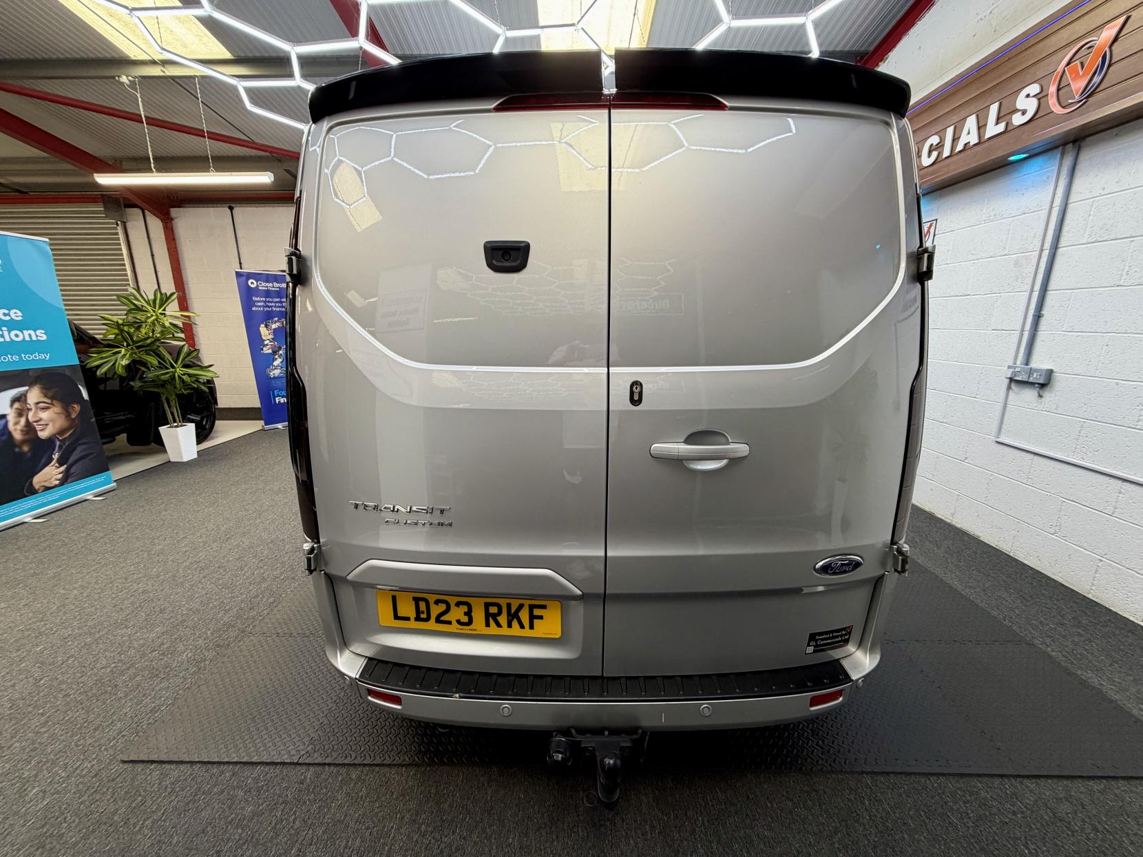 2023 Ford Transit Custom 2.0 300 EcoBlue Limited Panel Van 5dr Diesel Manual L2 H1 Euro 6 (s/s) (130 ps) - Thumbnail 10