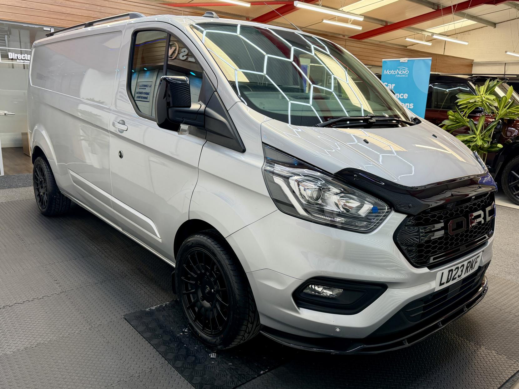 2023 Ford Transit Custom 2.0 300 EcoBlue Limited Panel Van 5dr Diesel Manual L2 H1 Euro 6 (s/s) (130 ps) - Thumbnail 8