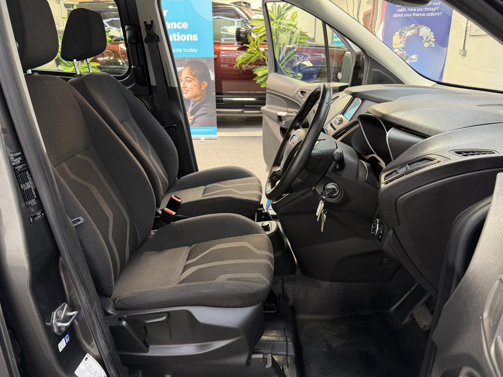 2017 Ford Transit Connect 1.5 TDCi 230 Trend Combi Van 6dr Diesel Powershift L2 H1 (133 g/km, 118 bhp) - Thumbnail 12