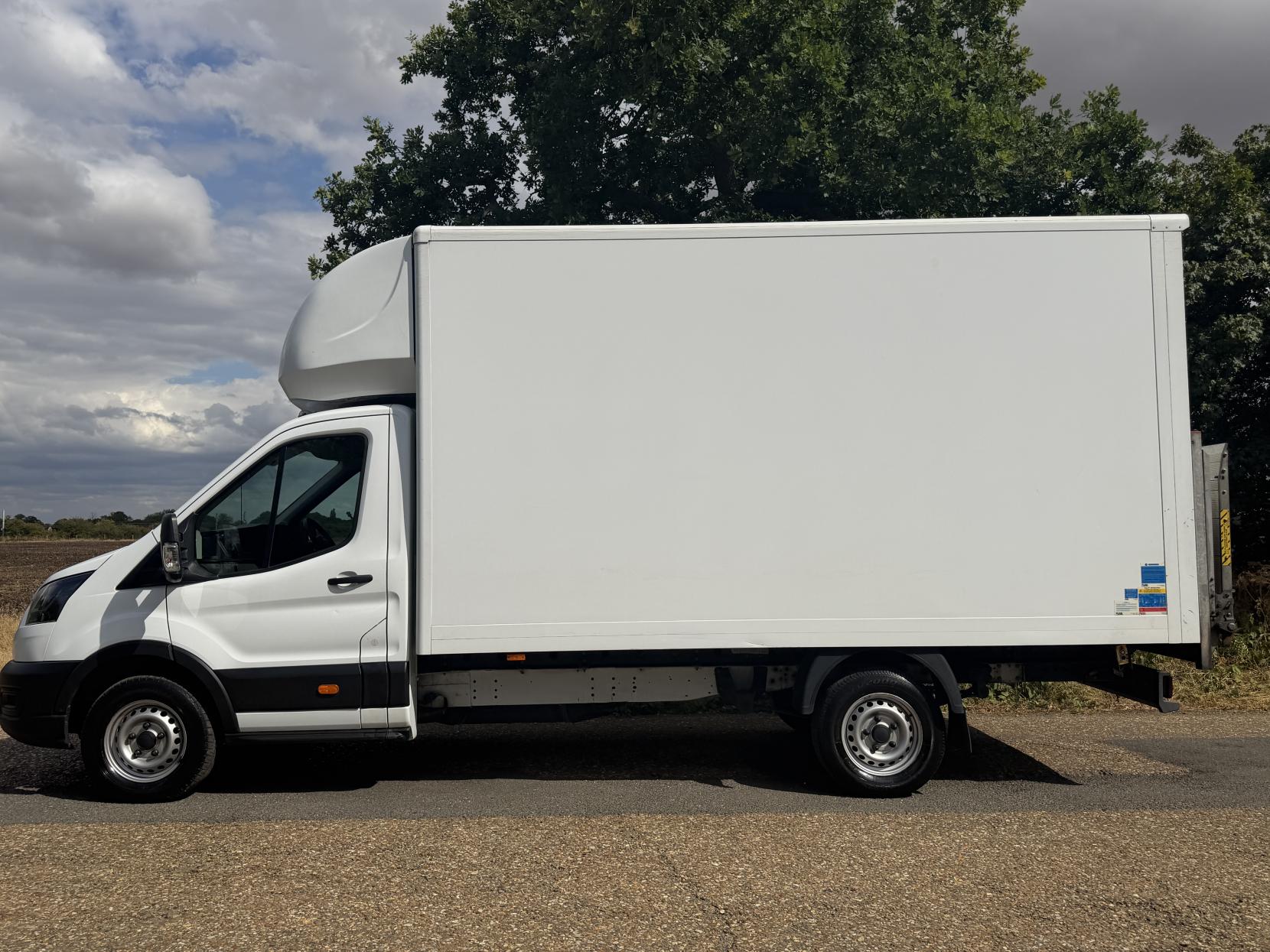2022 Ford Transit 2.0 350 EcoBlue Leader Luton 3dr Diesel Manual FWD L4 Euro 6 (s/s) (130 ps) - Thumbnail 4