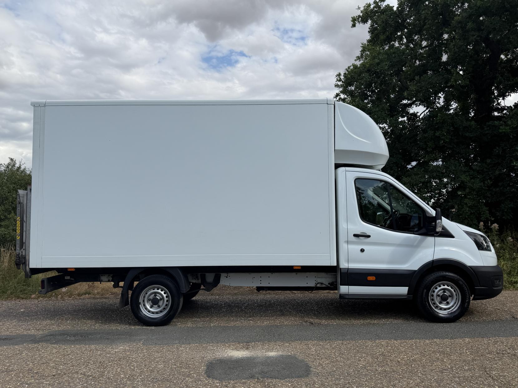 2022 Ford Transit 2.0 350 EcoBlue Leader Luton 3dr Diesel Manual FWD L4 Euro 6 (s/s) (130 ps) - Thumbnail 5