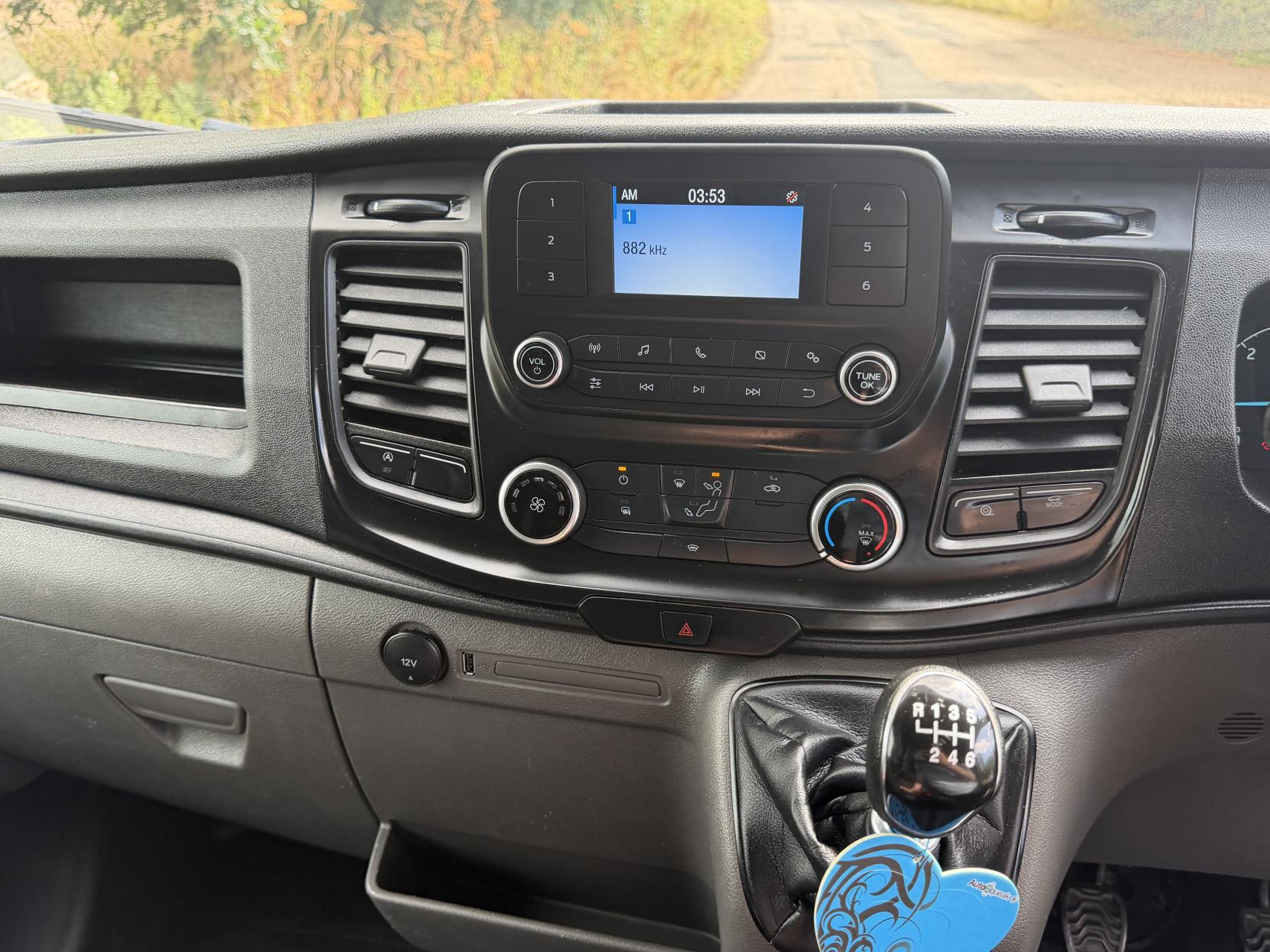 2022 Ford Transit 2.0 350 EcoBlue Leader Luton 3dr Diesel Manual FWD L4 Euro 6 (s/s) (130 ps) - Thumbnail 14