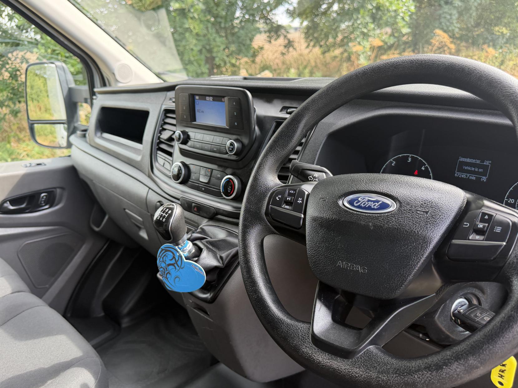 2022 Ford Transit 2.0 350 EcoBlue Leader Luton 3dr Diesel Manual FWD L4 Euro 6 (s/s) (130 ps) - Thumbnail 16