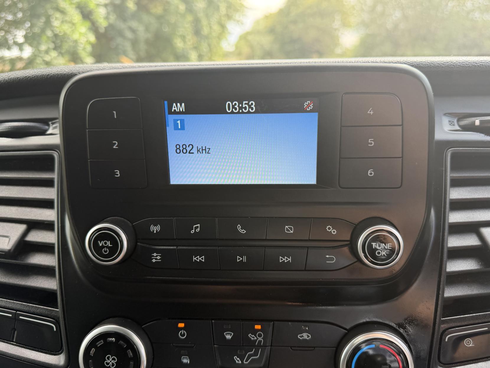 2022 Ford Transit 2.0 350 EcoBlue Leader Luton 3dr Diesel Manual FWD L4 Euro 6 (s/s) (130 ps) - Thumbnail 15