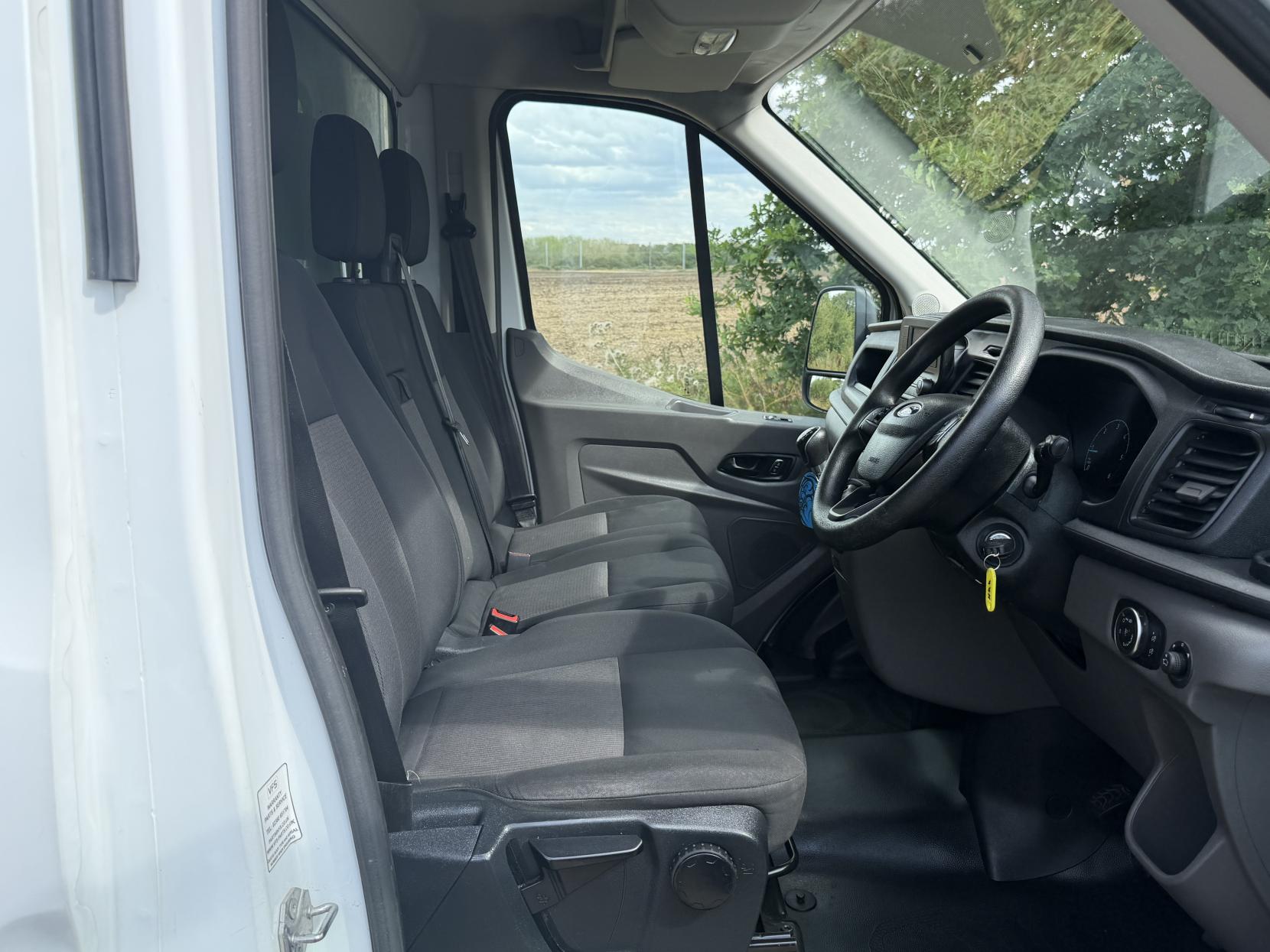 2022 Ford Transit 2.0 350 EcoBlue Leader Luton 3dr Diesel Manual FWD L4 Euro 6 (s/s) (130 ps) - Thumbnail 23
