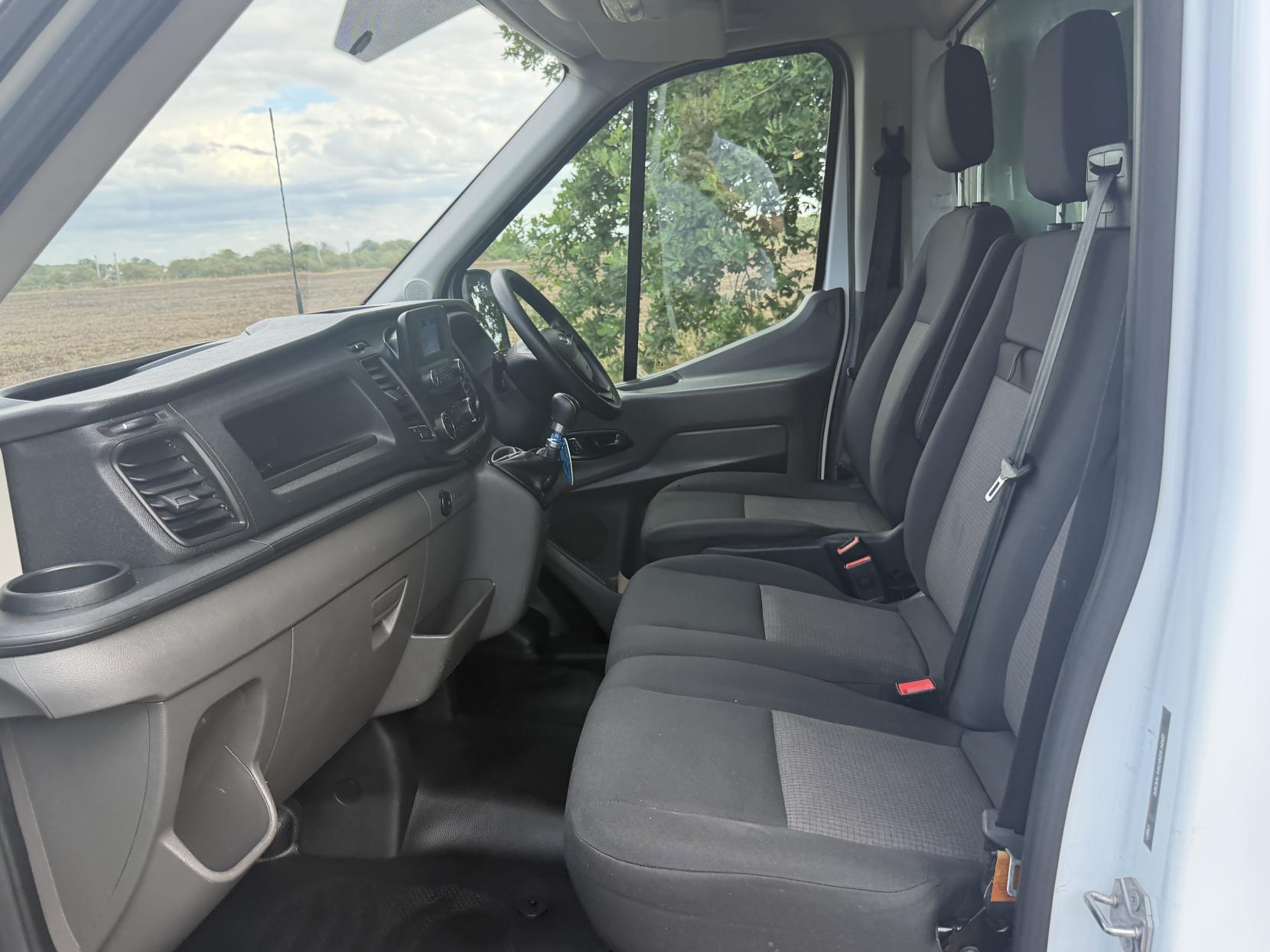 2022 Ford Transit 2.0 350 EcoBlue Leader Luton 3dr Diesel Manual FWD L4 Euro 6 (s/s) (130 ps) - Thumbnail 17