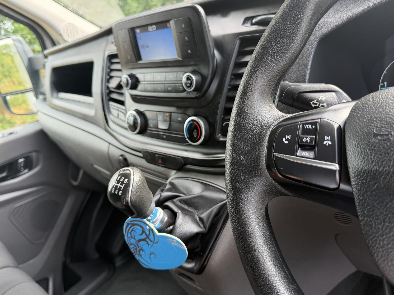 2022 Ford Transit 2.0 350 EcoBlue Leader Luton 3dr Diesel Manual FWD L4 Euro 6 (s/s) (130 ps) - Thumbnail 21
