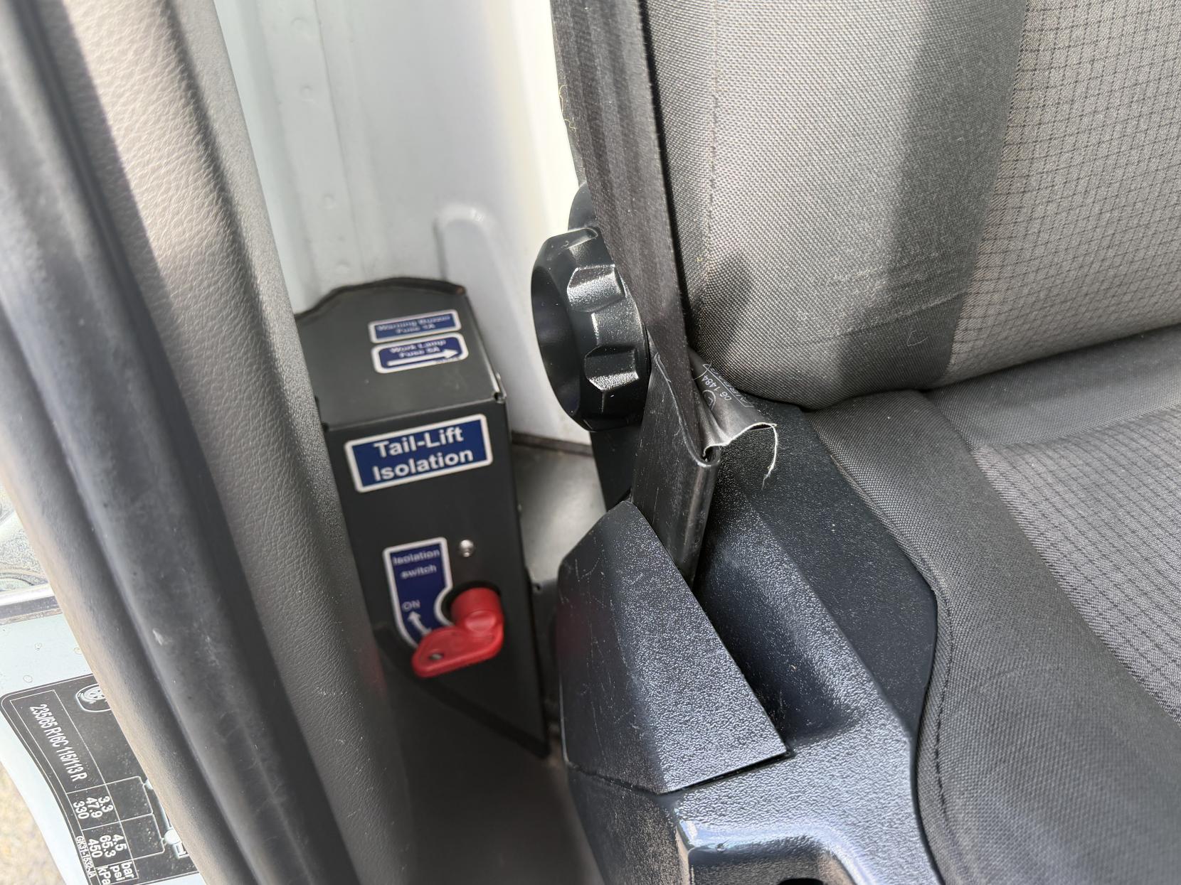 2022 Ford Transit 2.0 350 EcoBlue Leader Luton 3dr Diesel Manual FWD L4 Euro 6 (s/s) (130 ps) - Thumbnail 11