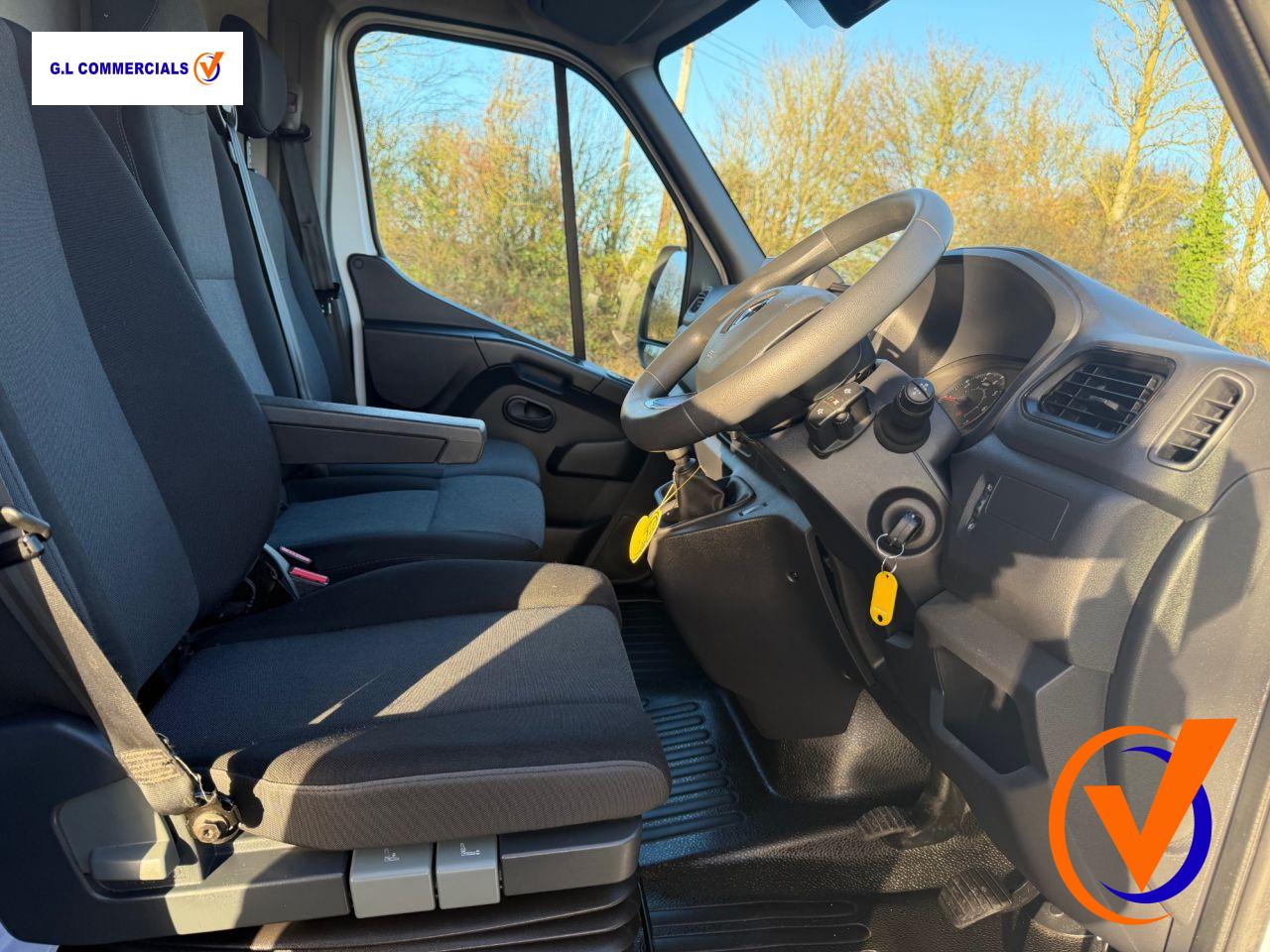 Renault Master 2.3 dCi 35 Business+ Panel Van 4dr Diesel Manual FWD LWB Medium Roof Euro 6 (135 ps)