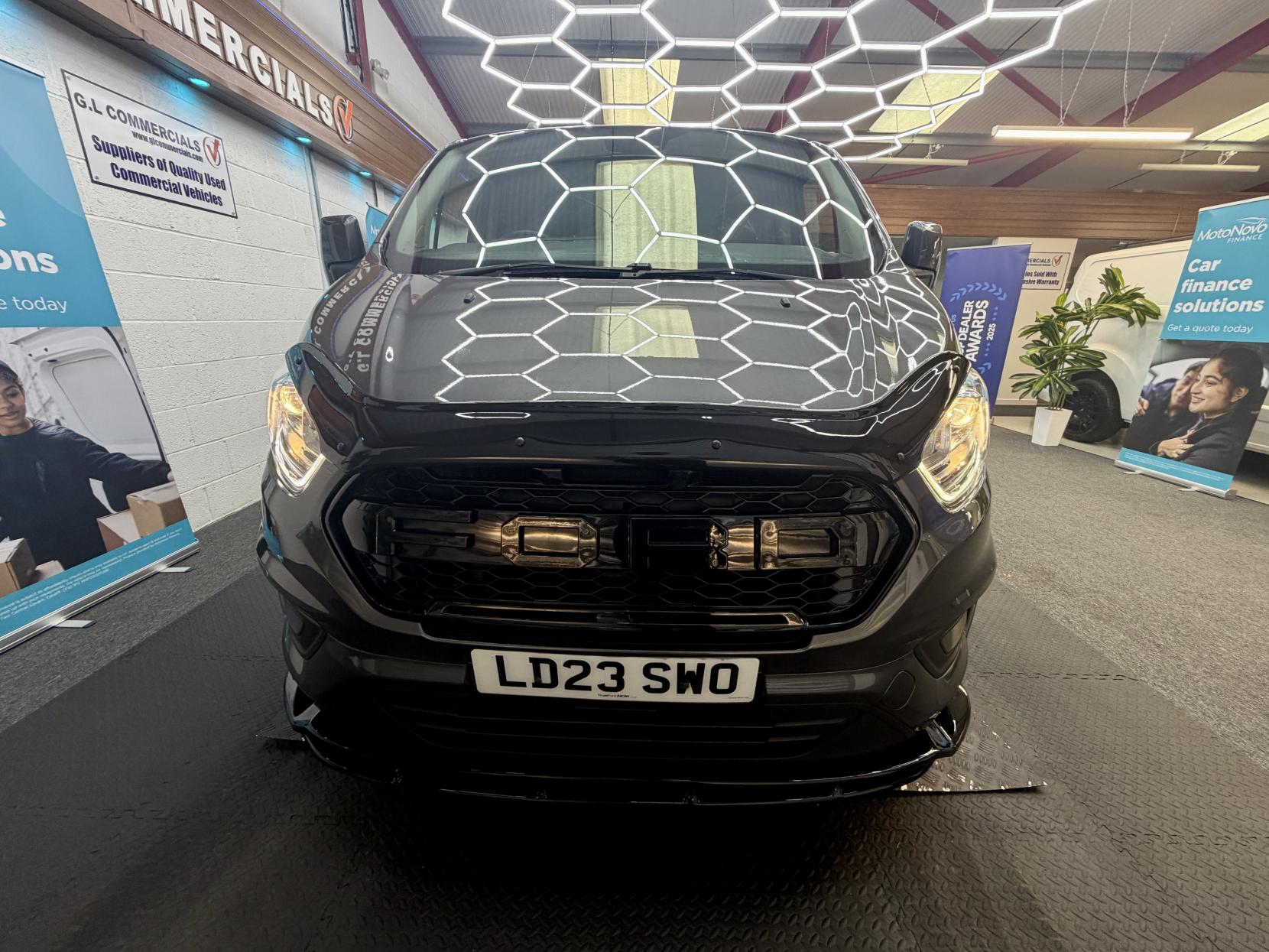 2023 Ford Transit Custom 2.0 300 EcoBlue Limited Panel Van 5dr Diesel Manual L2 H1 Euro 6 (s/s) (130 ps) - Thumbnail 15
